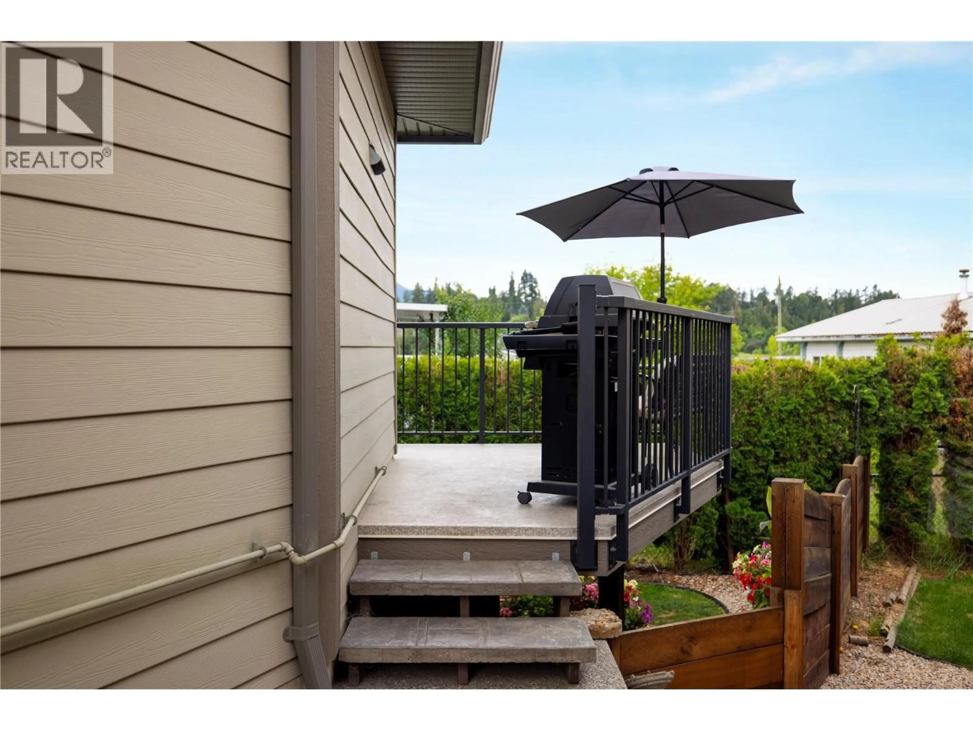 Patio, street for 6 - 3535 WOOD AVENUE, Armstrong British Columbia V0E1B2