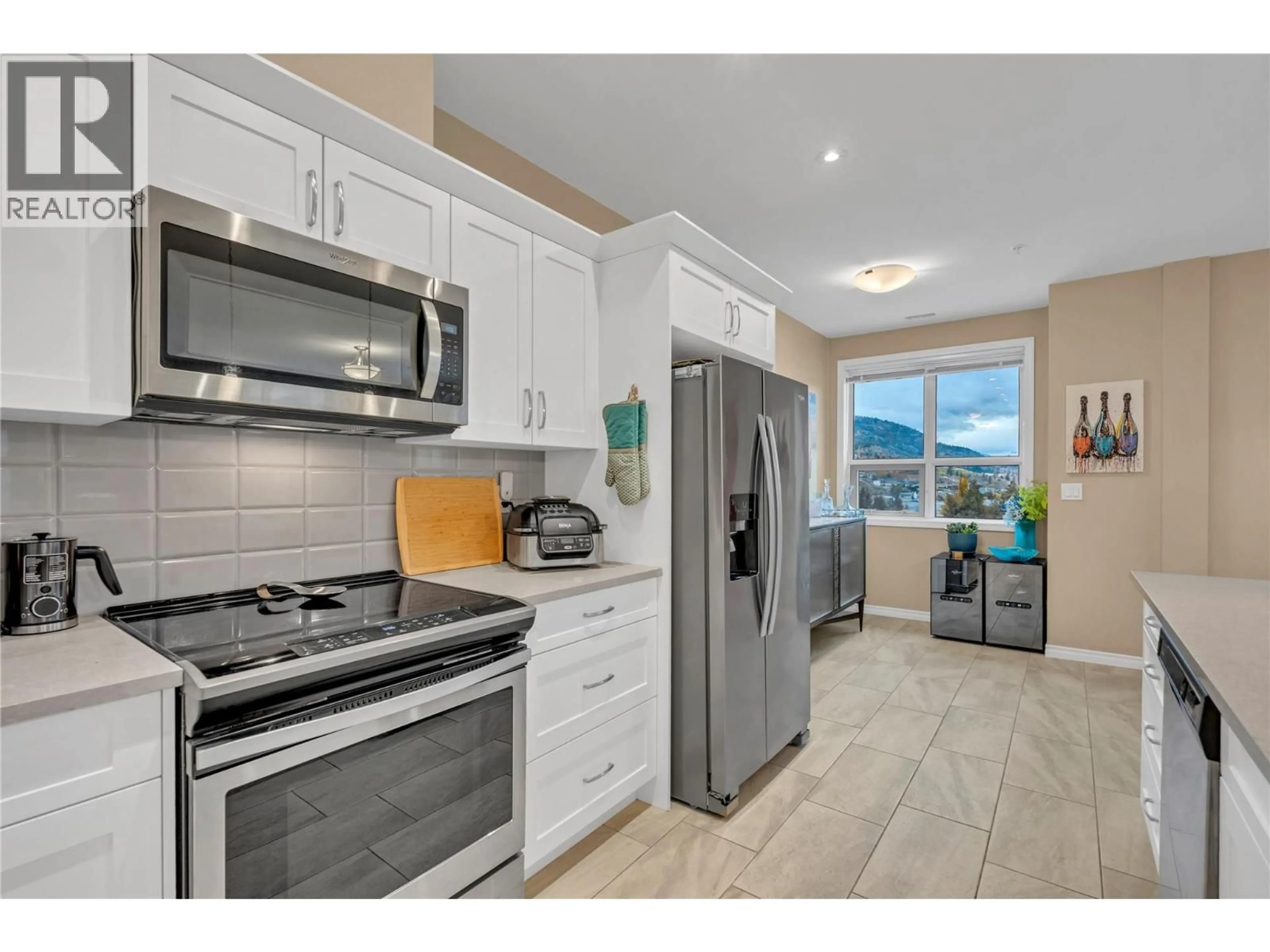 Open concept kitchen, ceramic/tile floor for 1004 - 3388 SKAHA LAKE ROAD, Penticton British Columbia V2A6G4