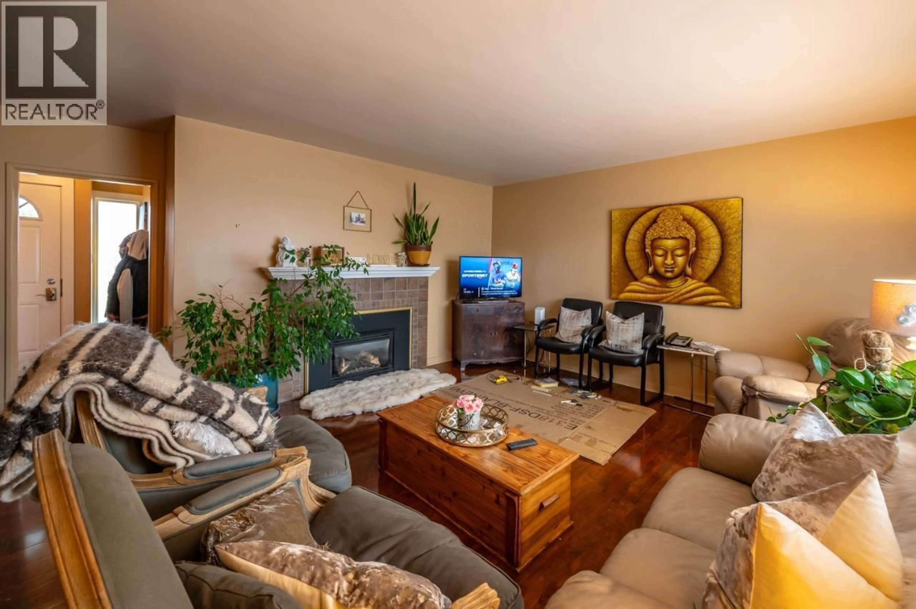 Living room with furniture, unknown for 324 WINDSOR AVENUE, Penticton British Columbia V2A0H9