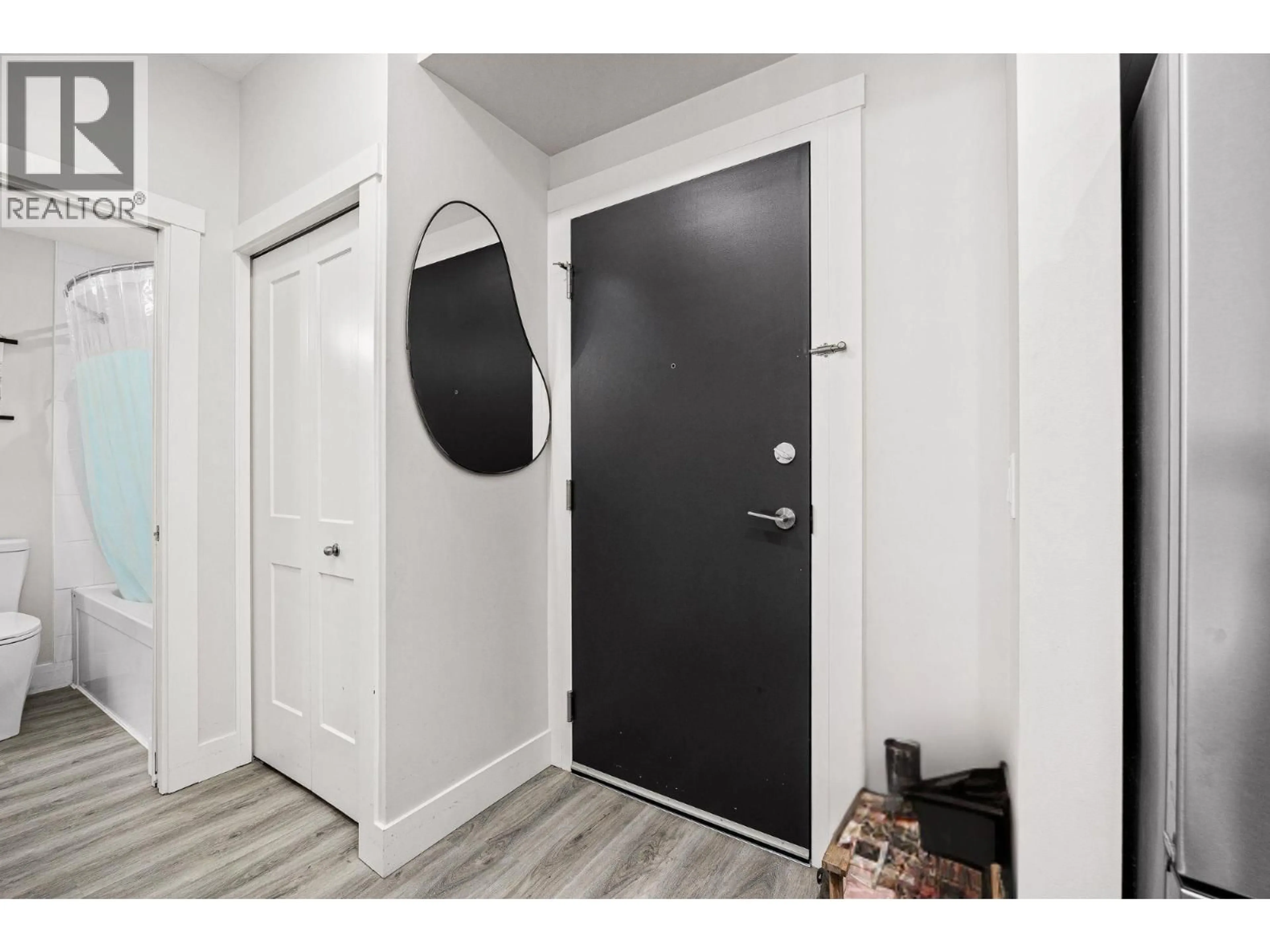 Indoor entryway for 403 - 191 HOLLYWOOD ROAD, Kelowna British Columbia V1X0B5