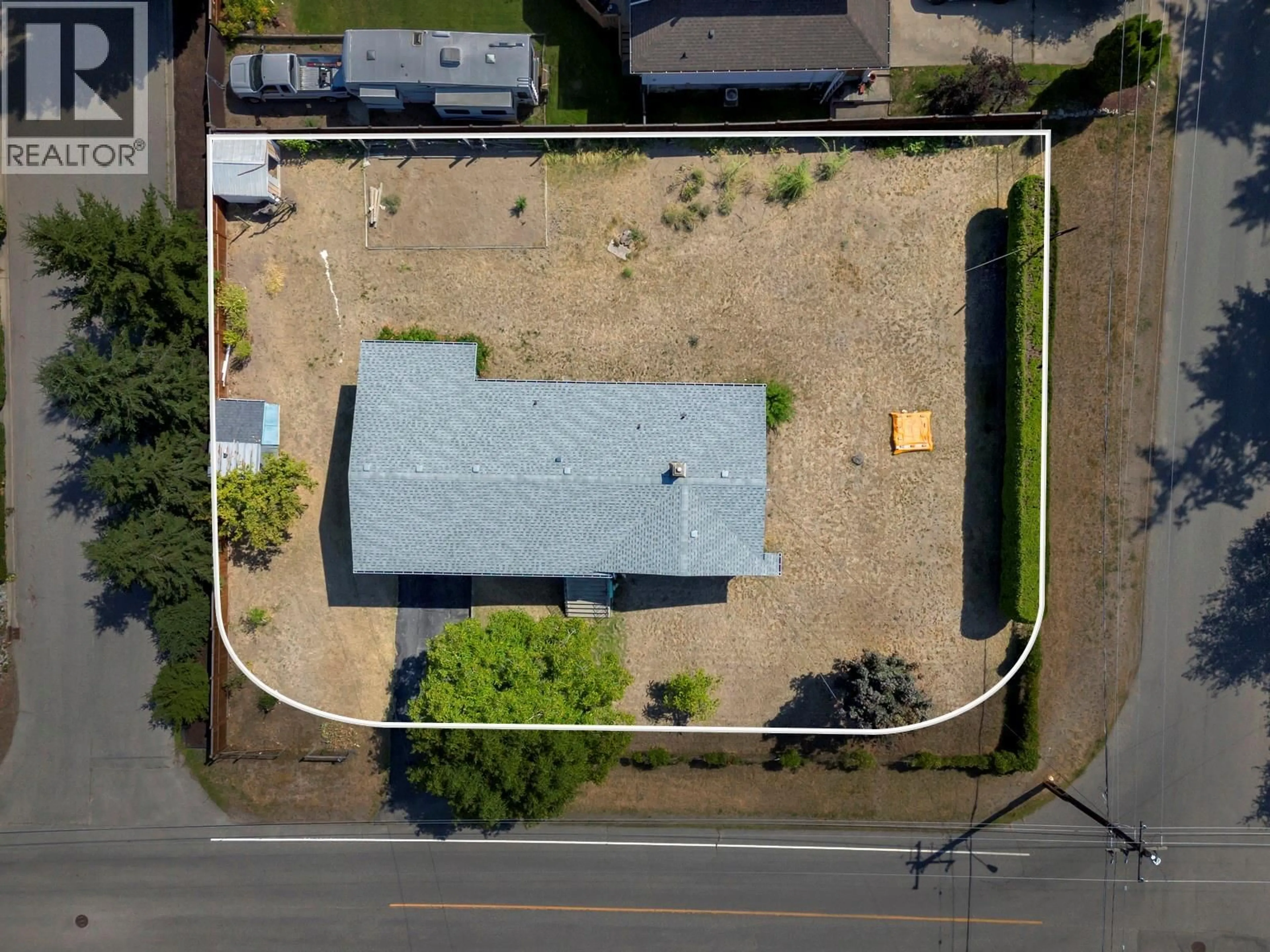 A pic from outside/outdoor area/front of a property/back of a property/a pic from drone, street for 4693 RAYMER ROAD, Kelowna British Columbia V1W1J4