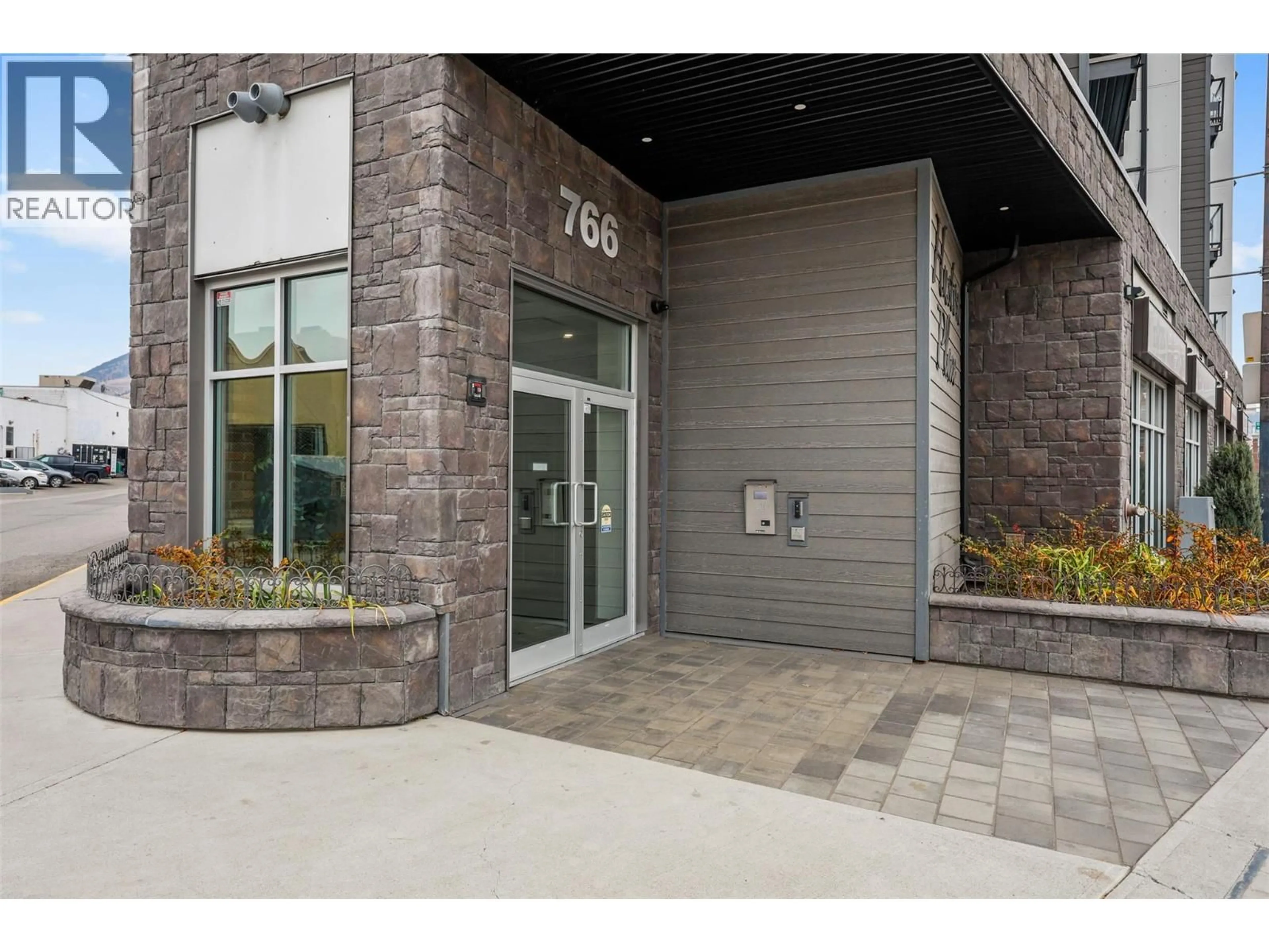 Indoor foyer for 403 - 766 TRANQUILLE ROAD, Kamloops British Columbia V2B3J2