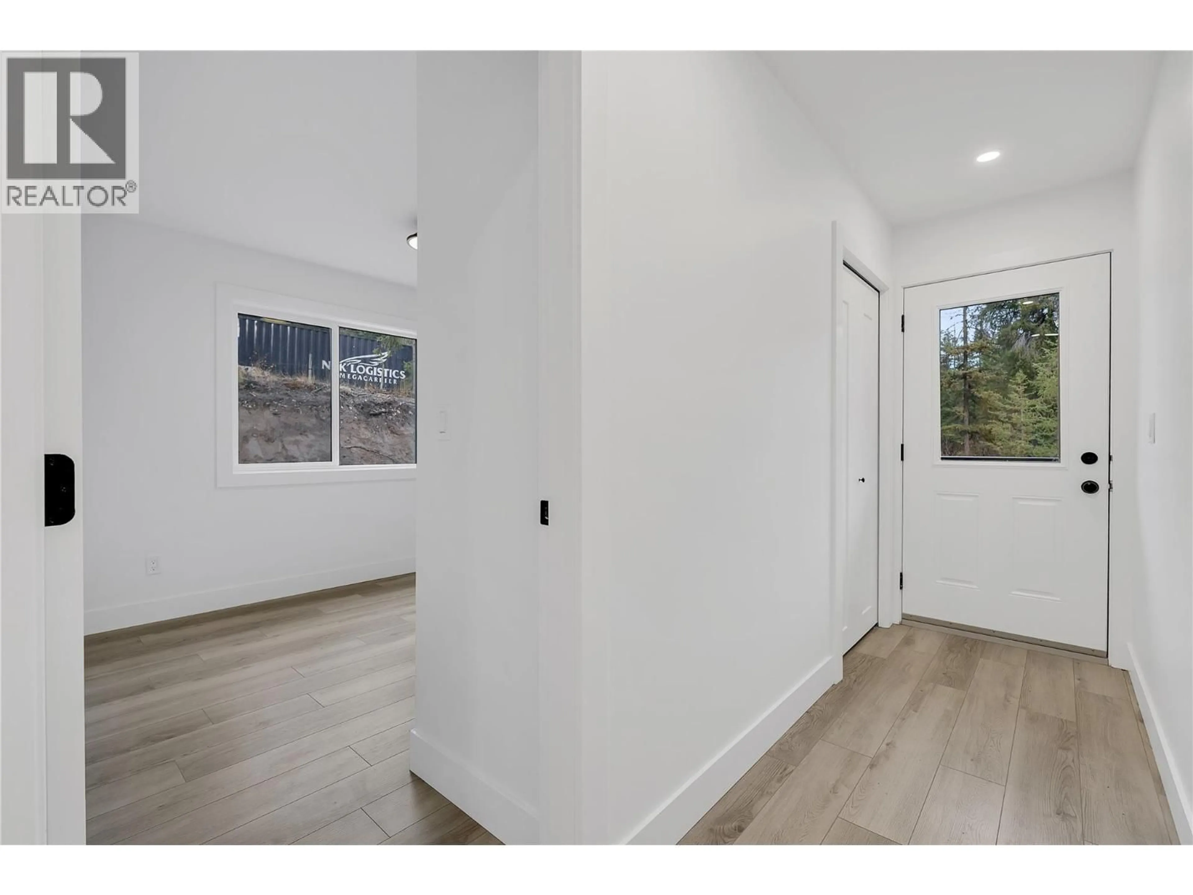 Indoor entryway for 645 GRAND ORO ROAD, Kaleden British Columbia V0H1K0