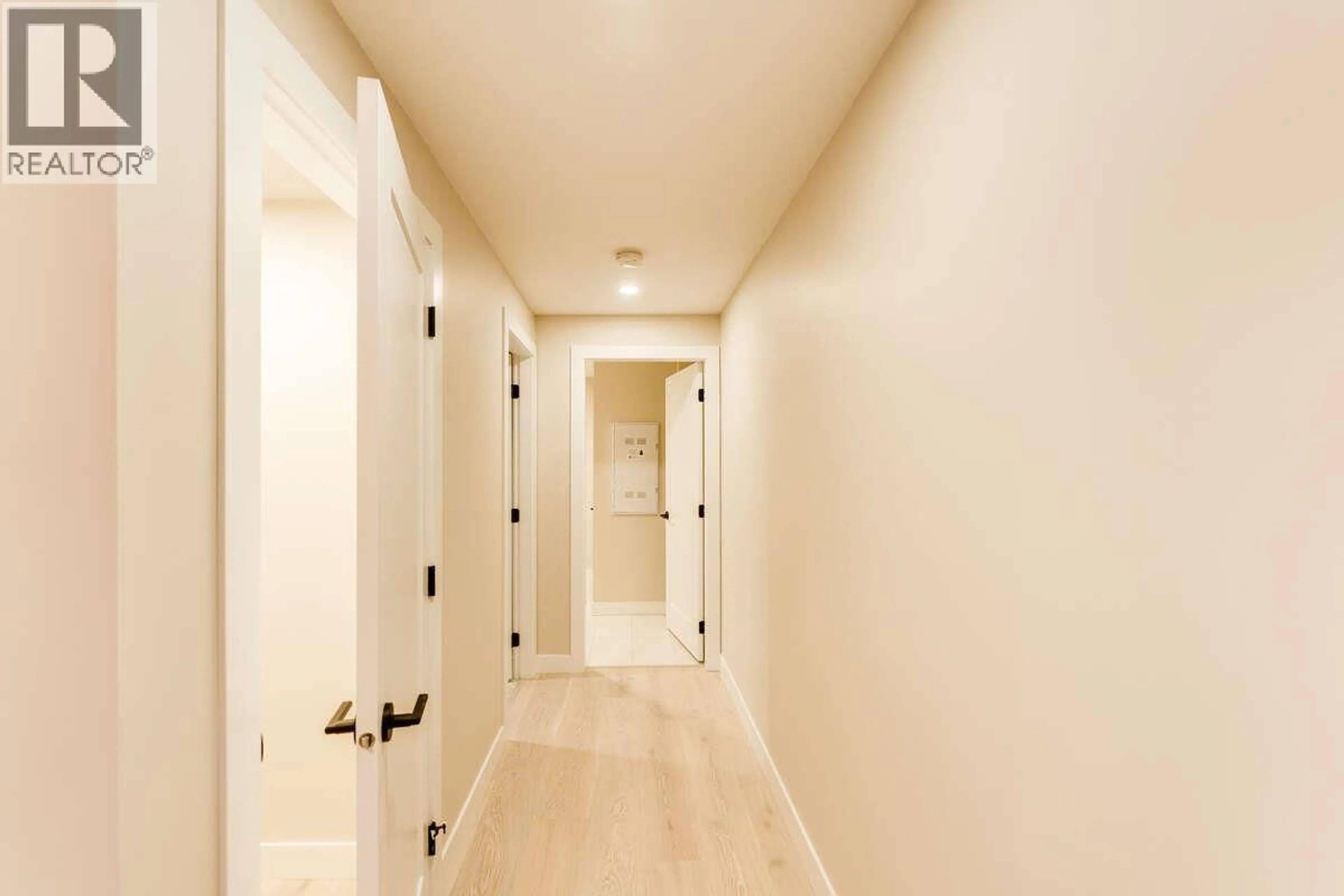 Indoor entryway for 43 - 1550 UNION ROAD, Kelowna British Columbia V1V2W4