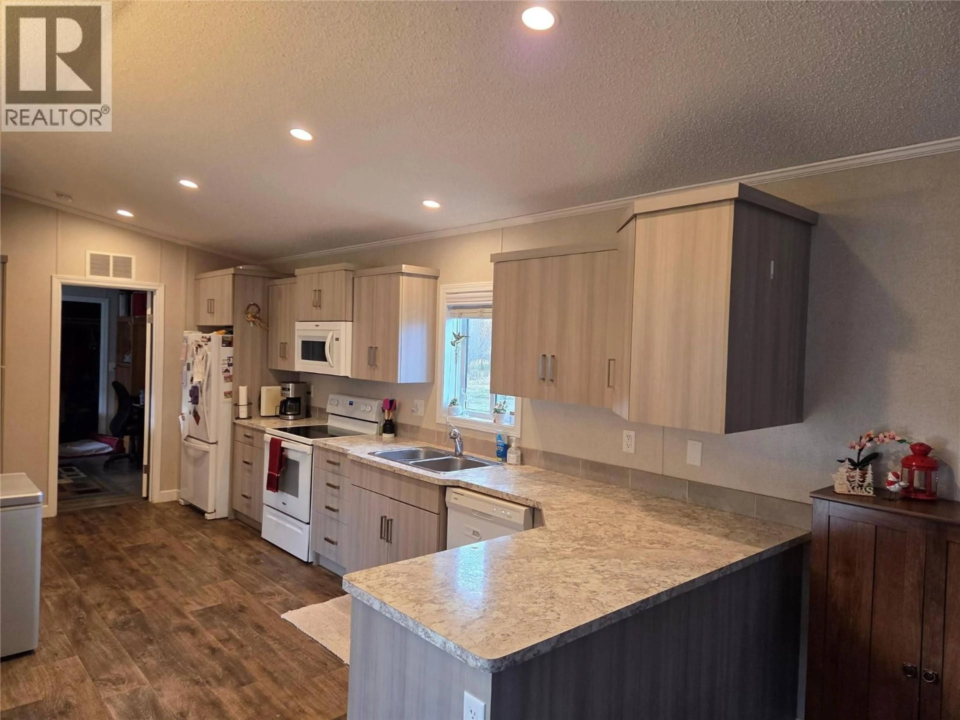 Open concept kitchen, unknown for 1911 OSPREY LANE, Cawston British Columbia V0C1C1