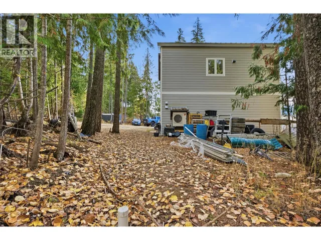 7636 MOUNTAIN DRIVE, Anglemont 5