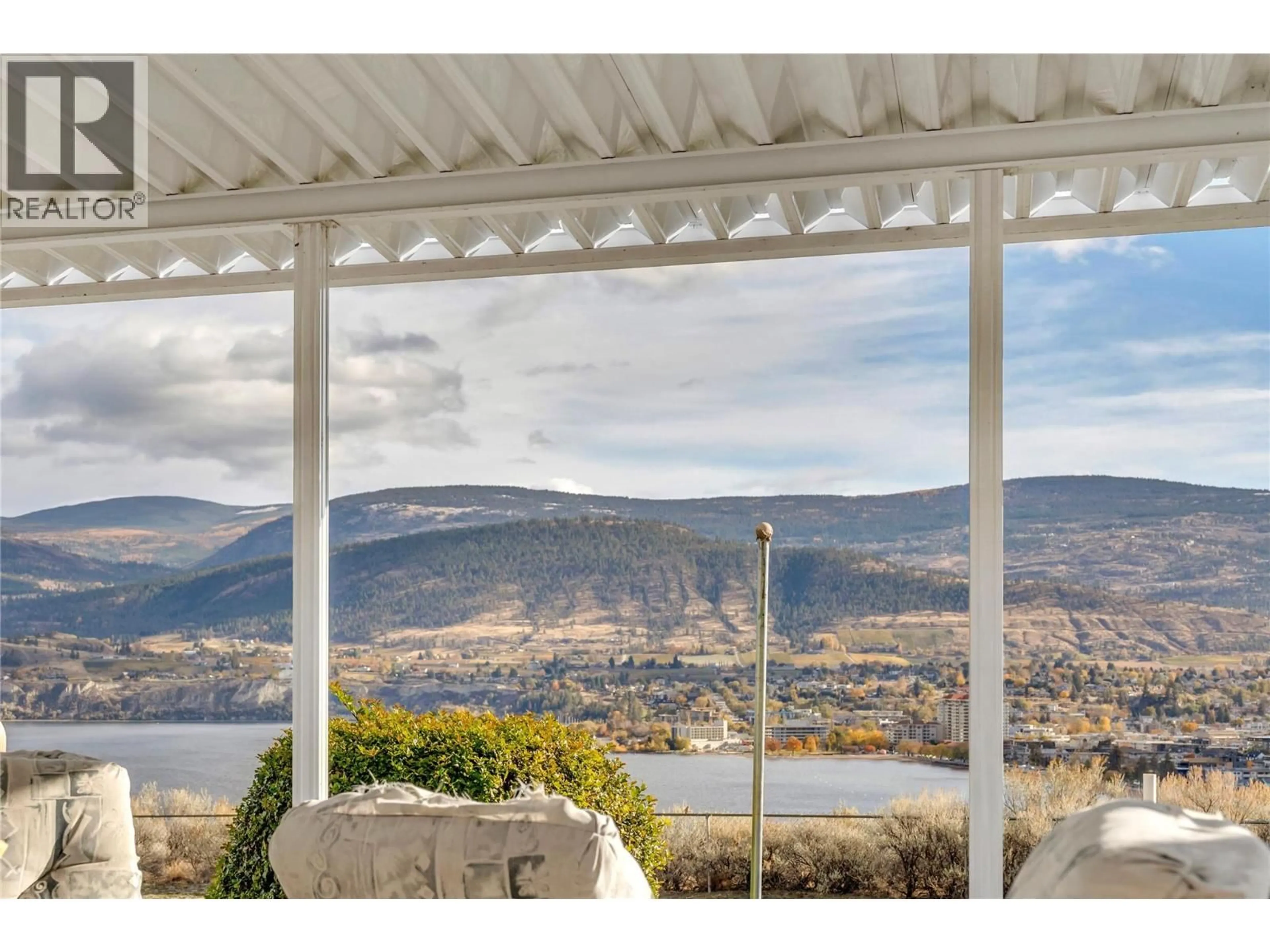 Patio, water/lake/river/ocean view for 463 RIDGE ROAD, Penticton British Columbia V2A8N7