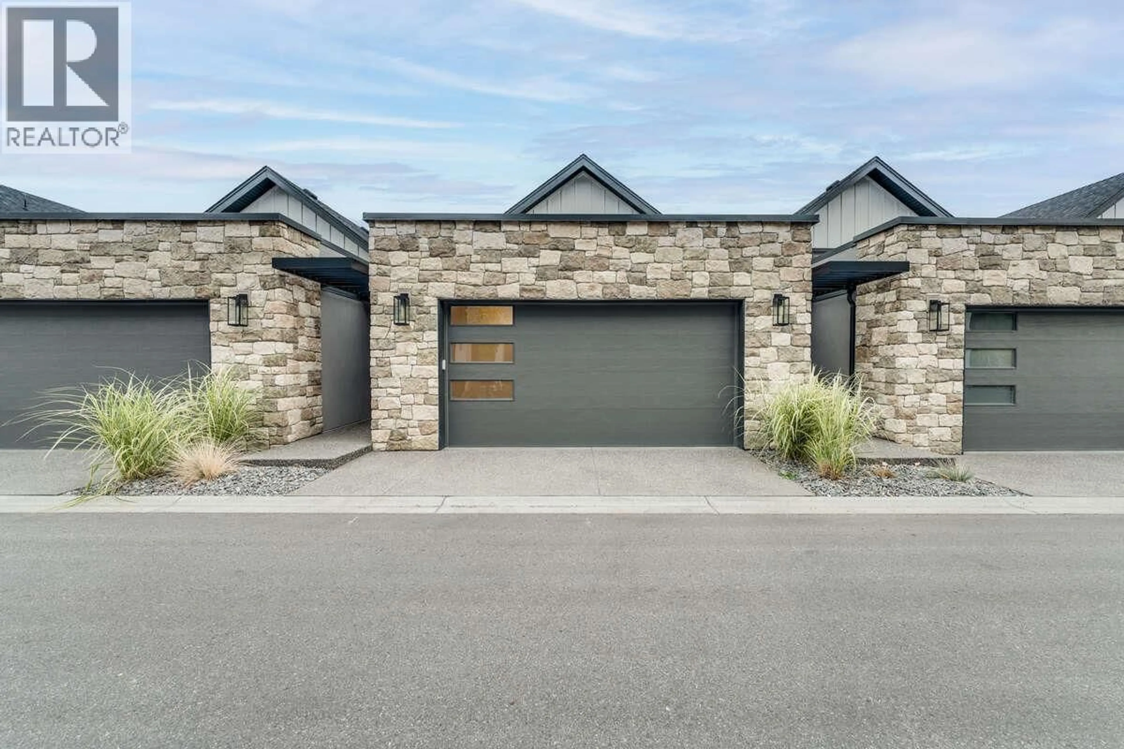 Home with brick exterior material, street for 40 - 1550 UNION ROAD, Kelowna British Columbia V1V2W4