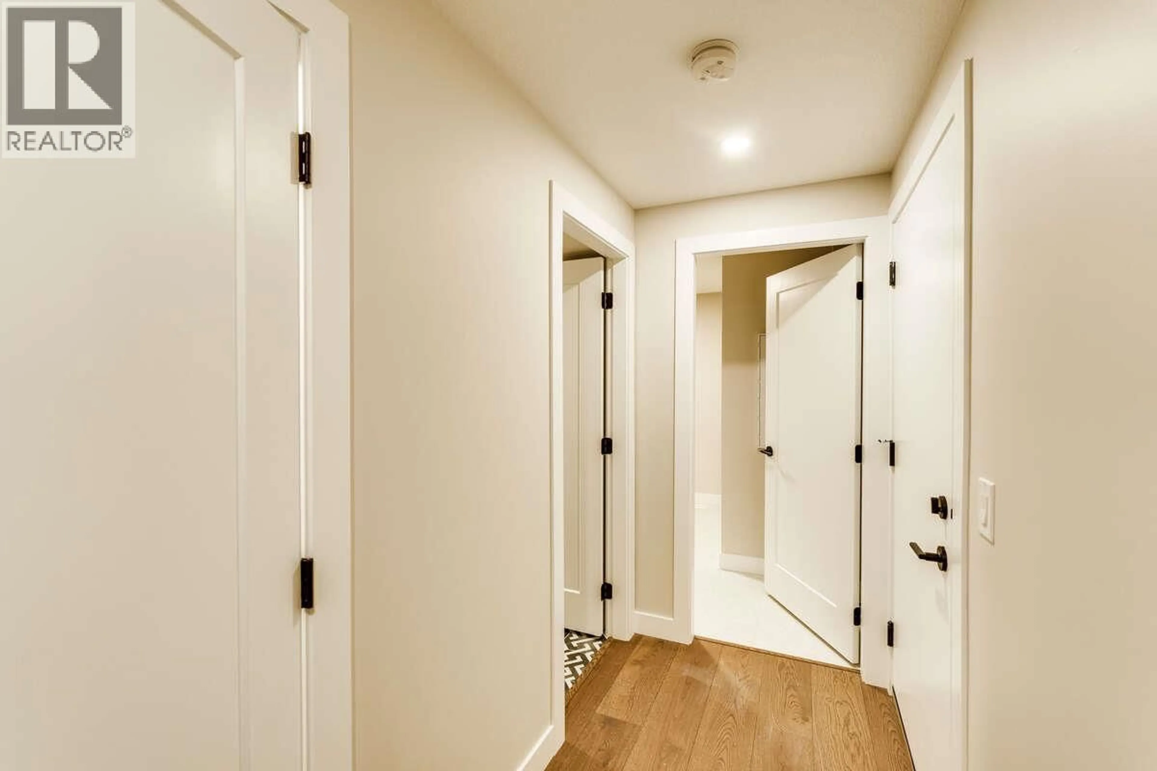 Indoor entryway for 40 - 1550 UNION ROAD, Kelowna British Columbia V1V2W4