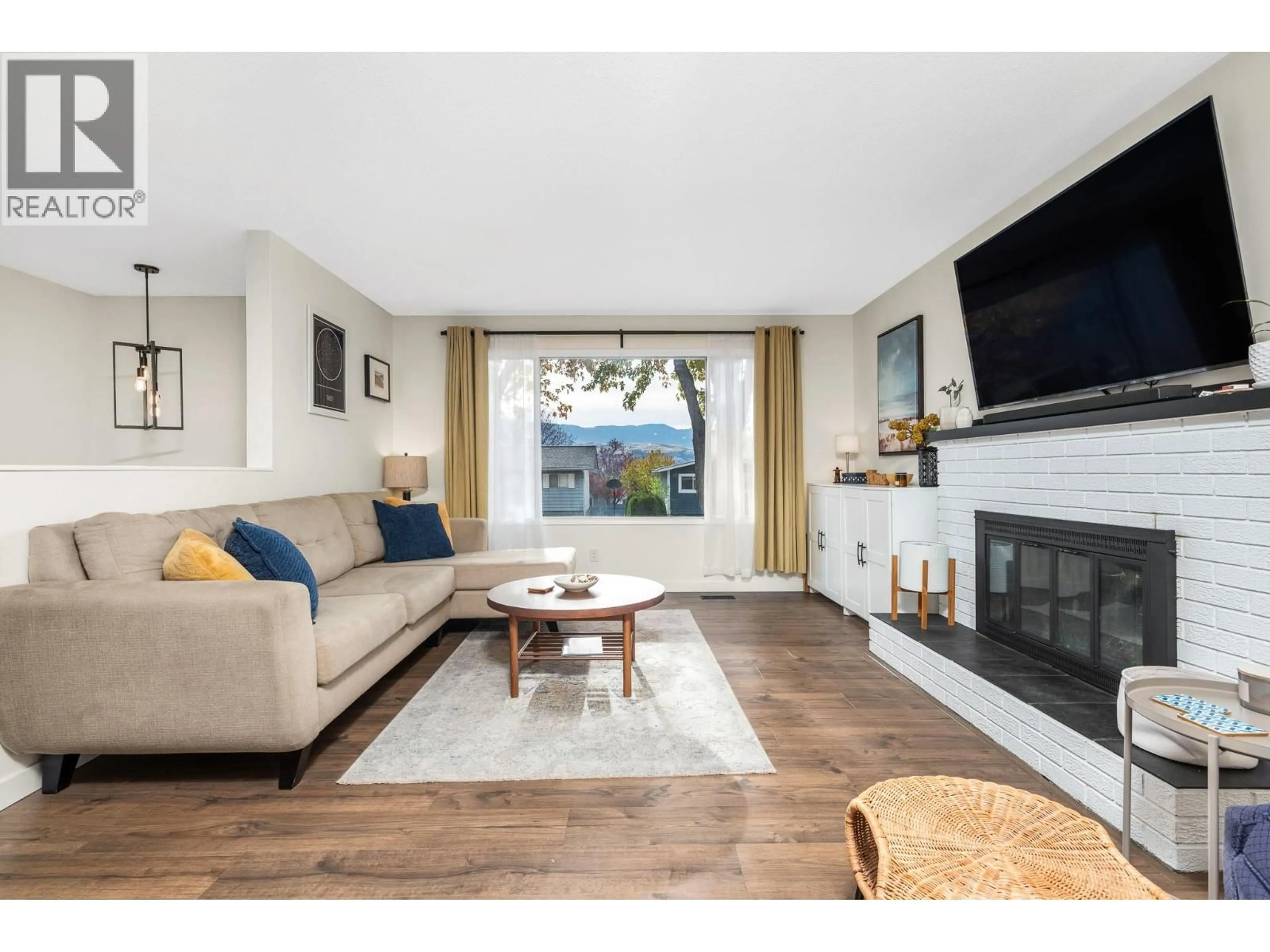 Living room with furniture, wood/laminate floor for 1011 33 AVENUE, Vernon British Columbia V1T6R6