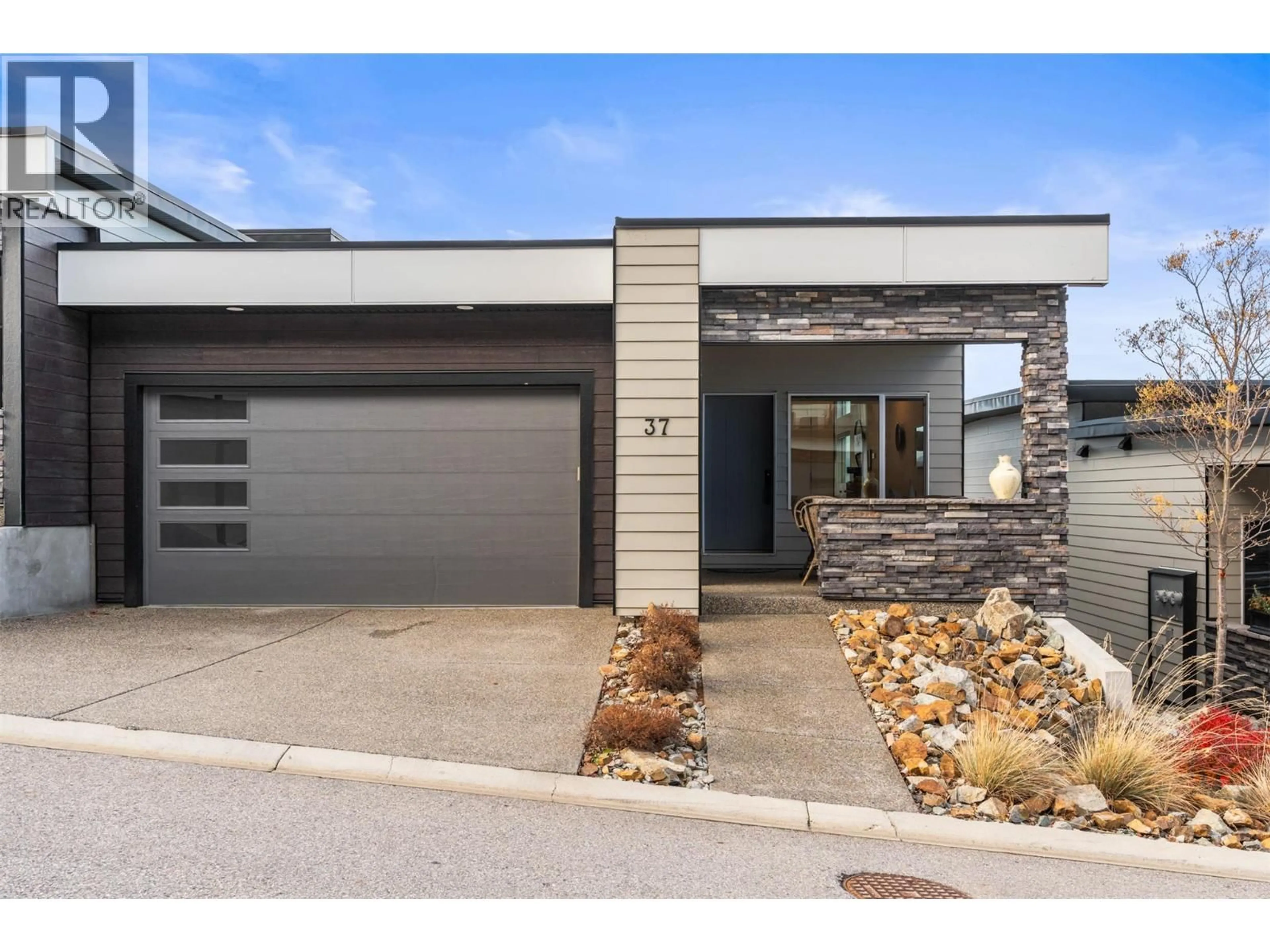 Home with brick exterior material, street for 37 - 1000 MT. ROBSON PLACE, Vernon British Columbia V1B4G2