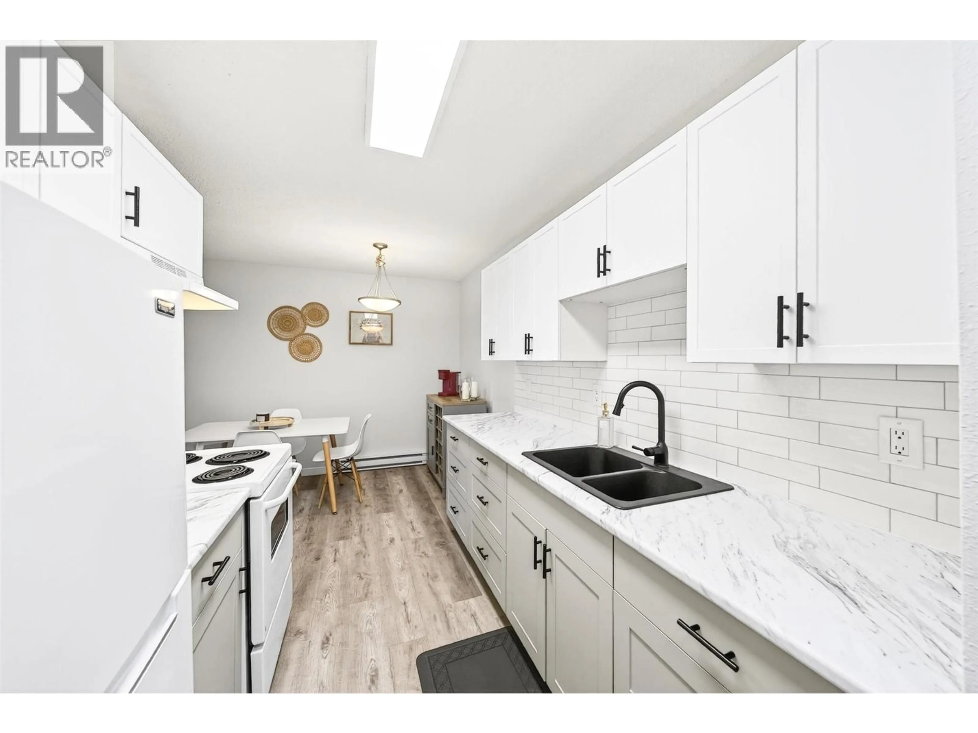 Open concept kitchen, ceramic/tile floor for 209 - 555 DALGLEISH DRIVE, Kamloops British Columbia V2C6C7