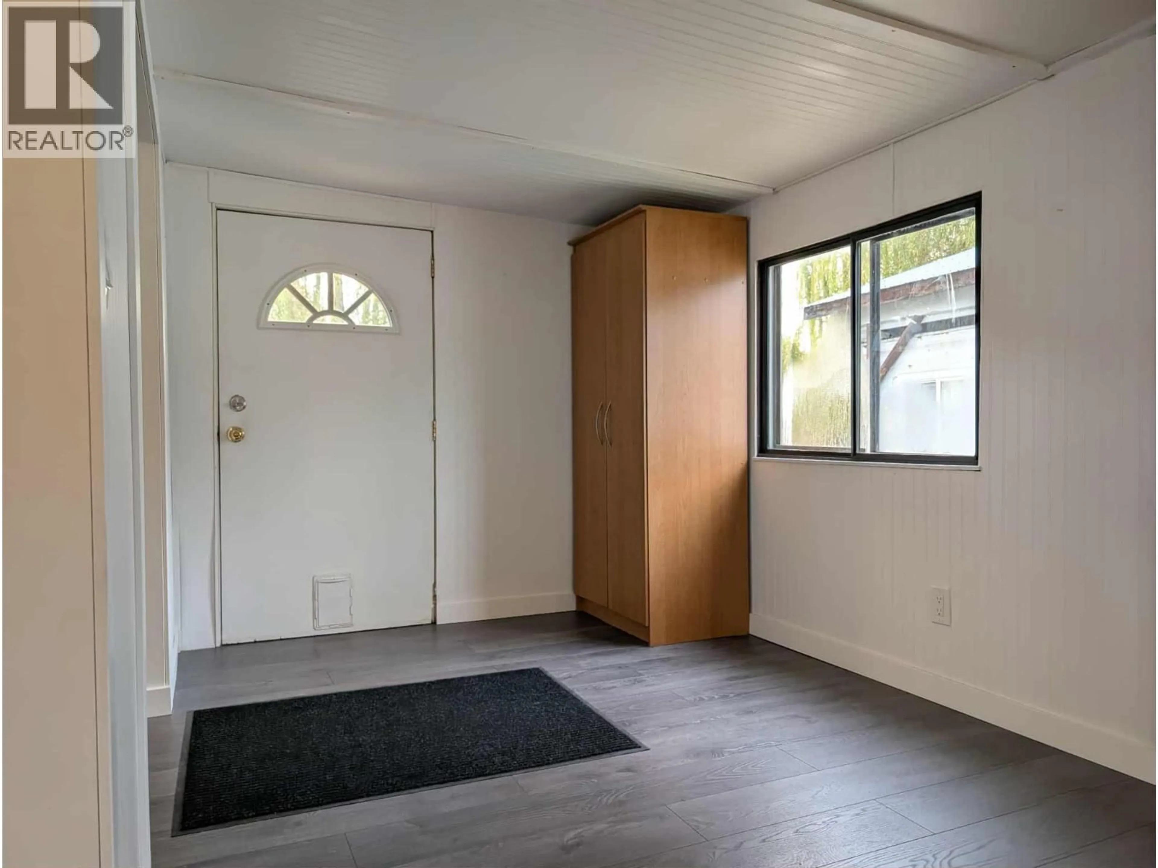 Indoor entryway for 4 - 1879 FAULKNER AVENUE, Lumby British Columbia V0E2G0