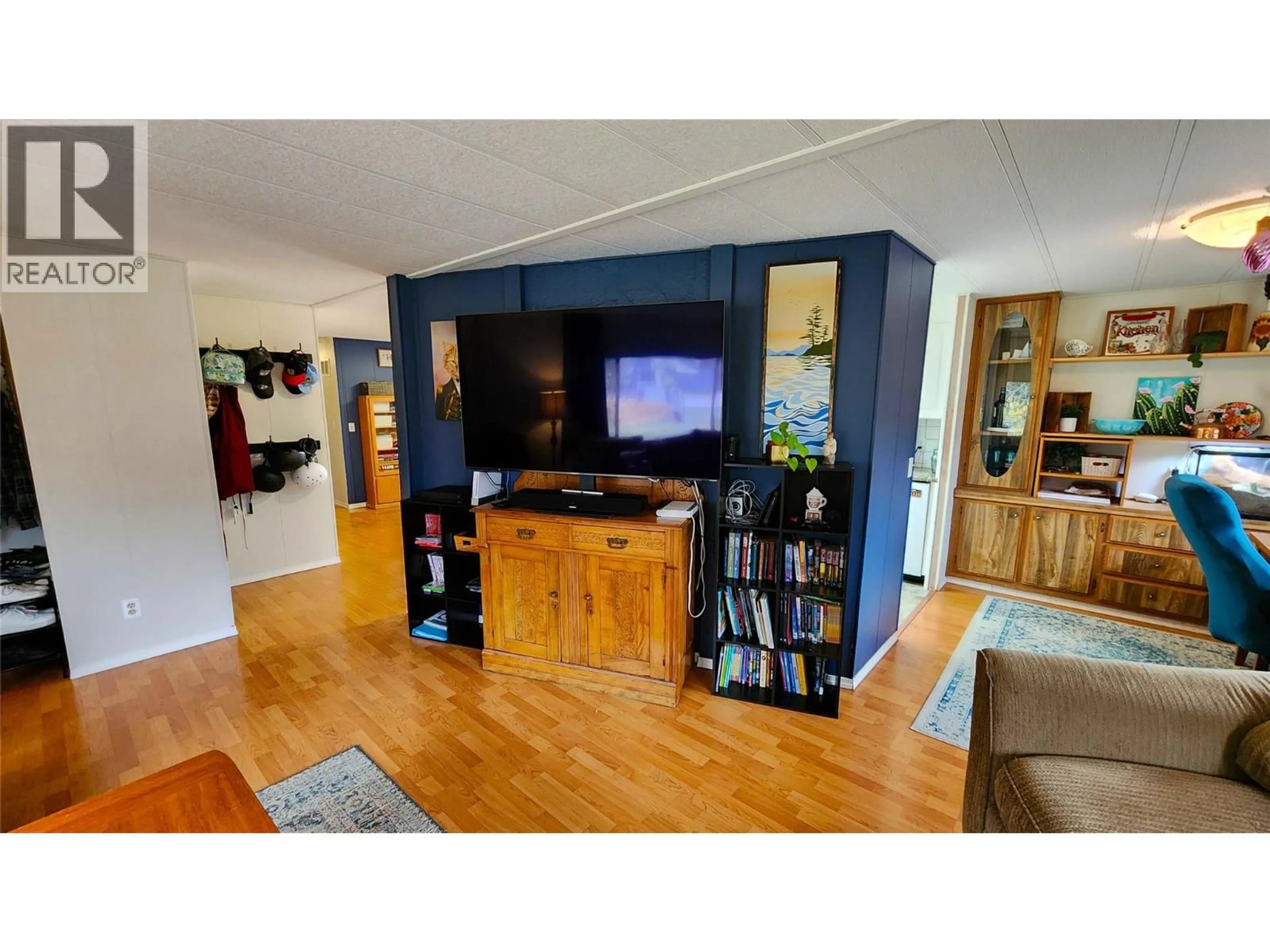 Living room with furniture, wood/laminate floor for 224 9TH AVENUE, Keremeos British Columbia V0X1N3