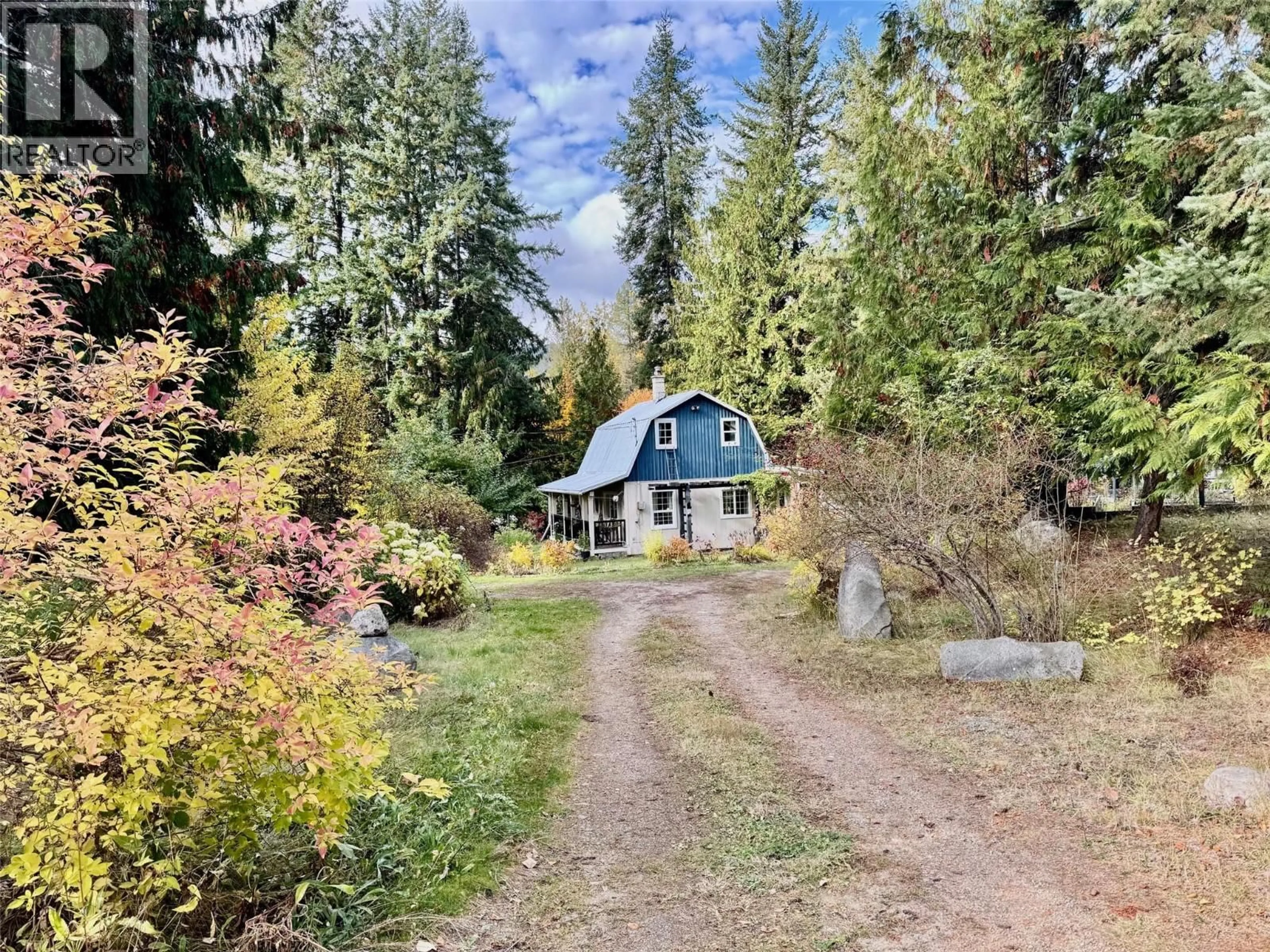 A pic from outside/outdoor area/front of a property/back of a property/a pic from drone, unknown for 7812 6 HIGHWAY, Fauquier British Columbia V0G1K0