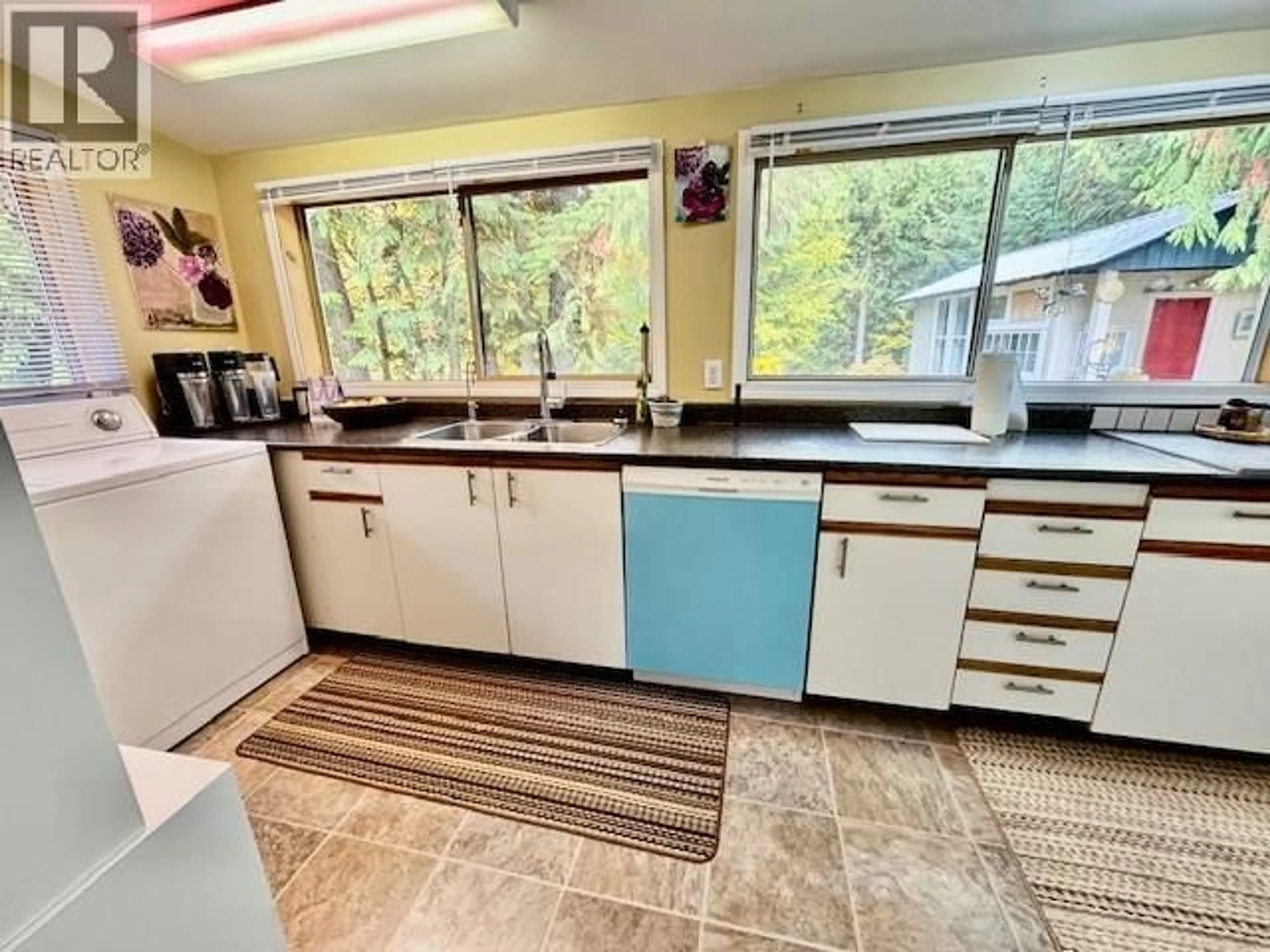 Unknown for 7812 6 HIGHWAY, Fauquier British Columbia V0G1K0