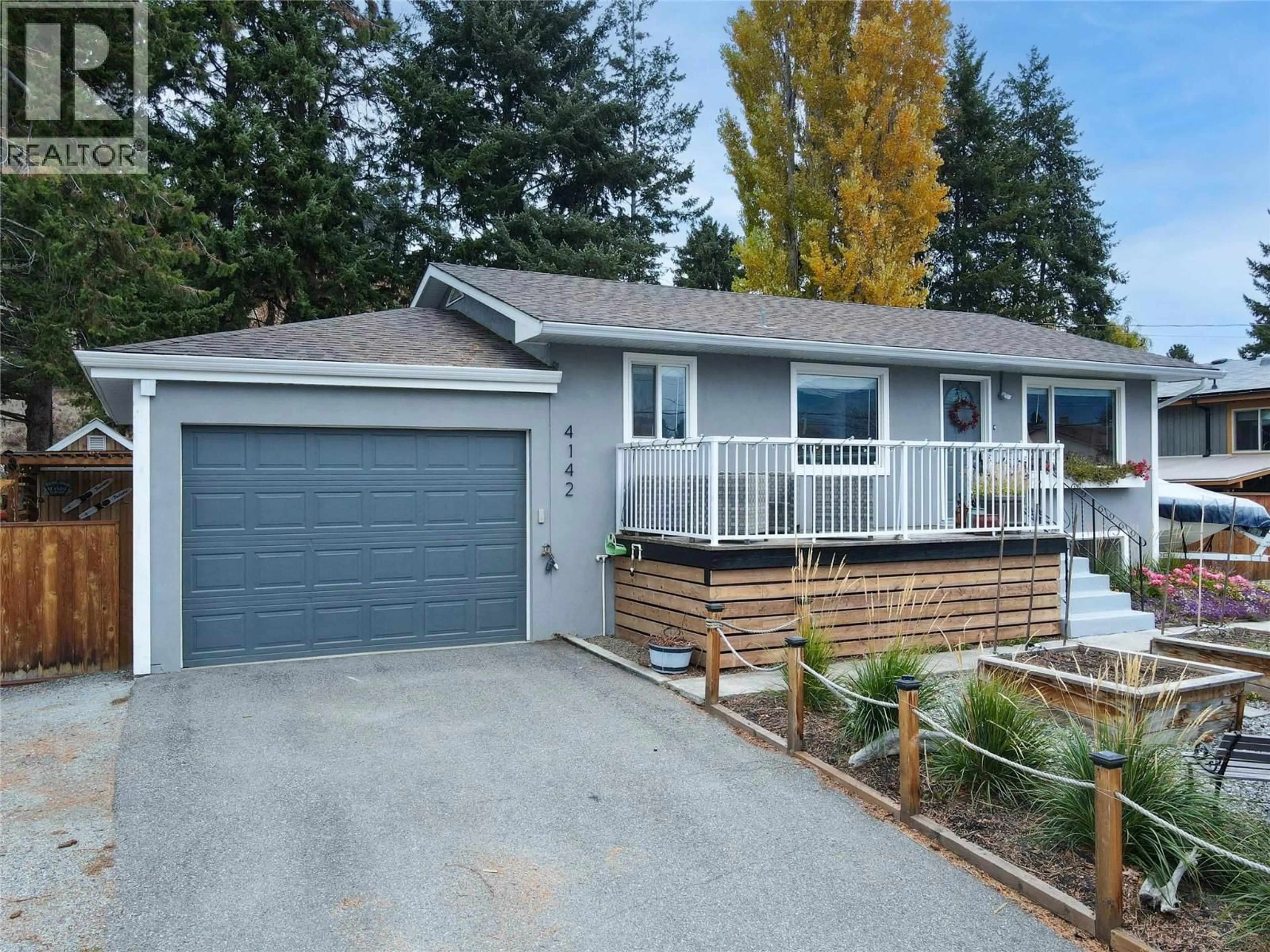 Home with vinyl exterior material, street for 4142 SAN CLEMENTE AVENUE, Peachland British Columbia V0H1X7