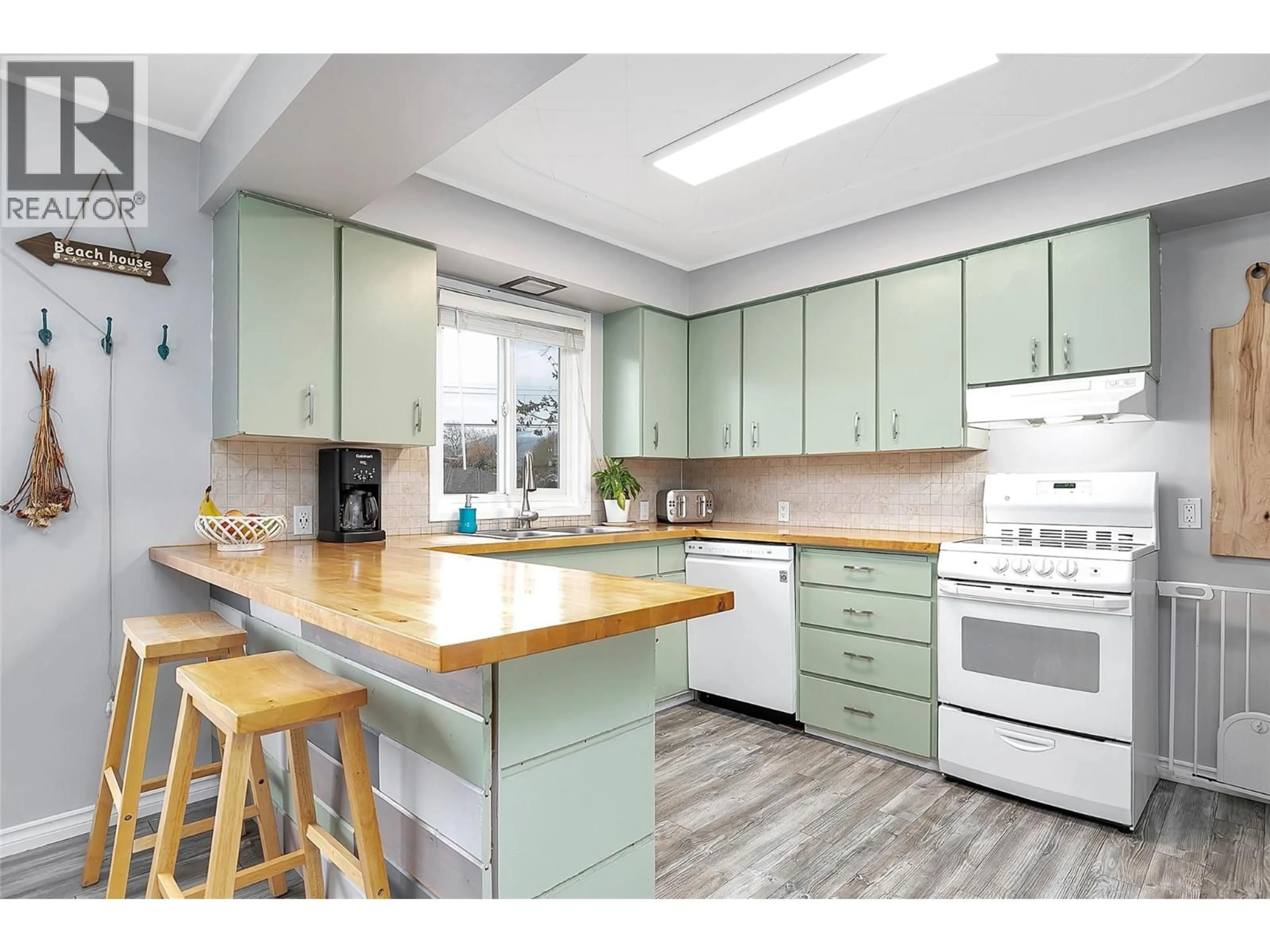 Open concept kitchen, unknown for 4142 SAN CLEMENTE AVENUE, Peachland British Columbia V0H1X7
