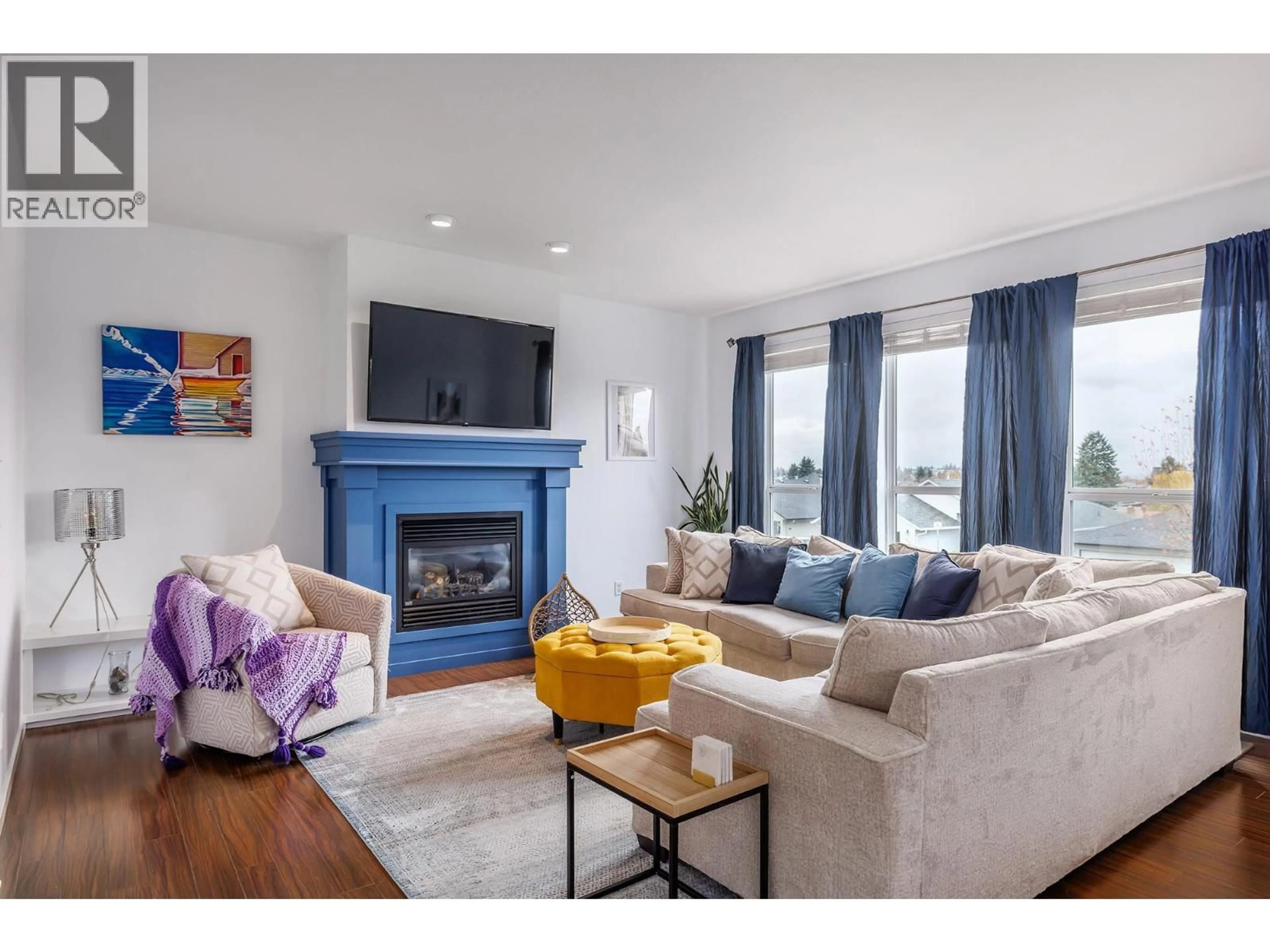 Living room with furniture, wood/laminate floor for 371 POONIAN STREET, Kelowna British Columbia V1X8C3