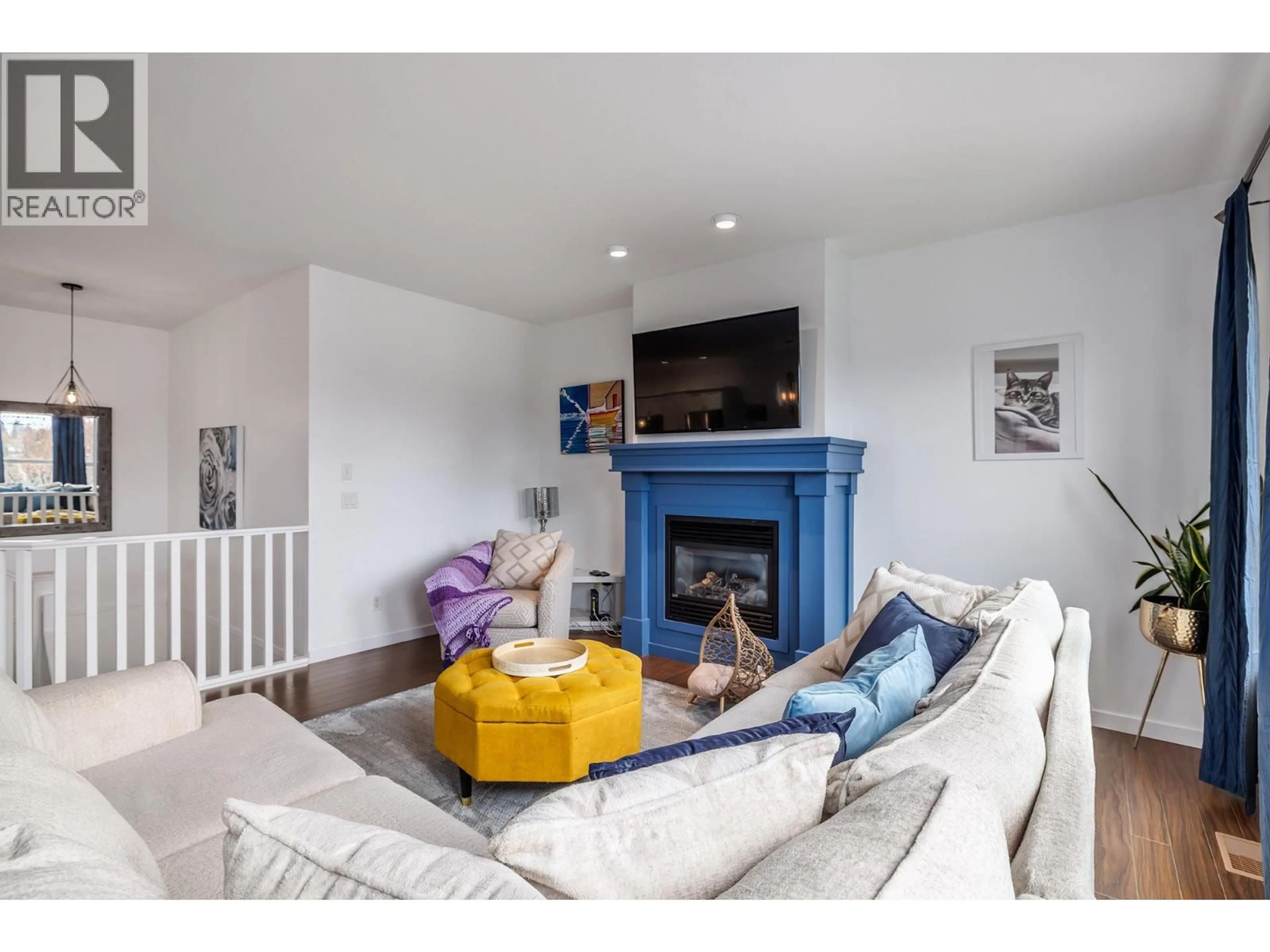 Living room with furniture, unknown for 371 POONIAN STREET, Kelowna British Columbia V1X8C3