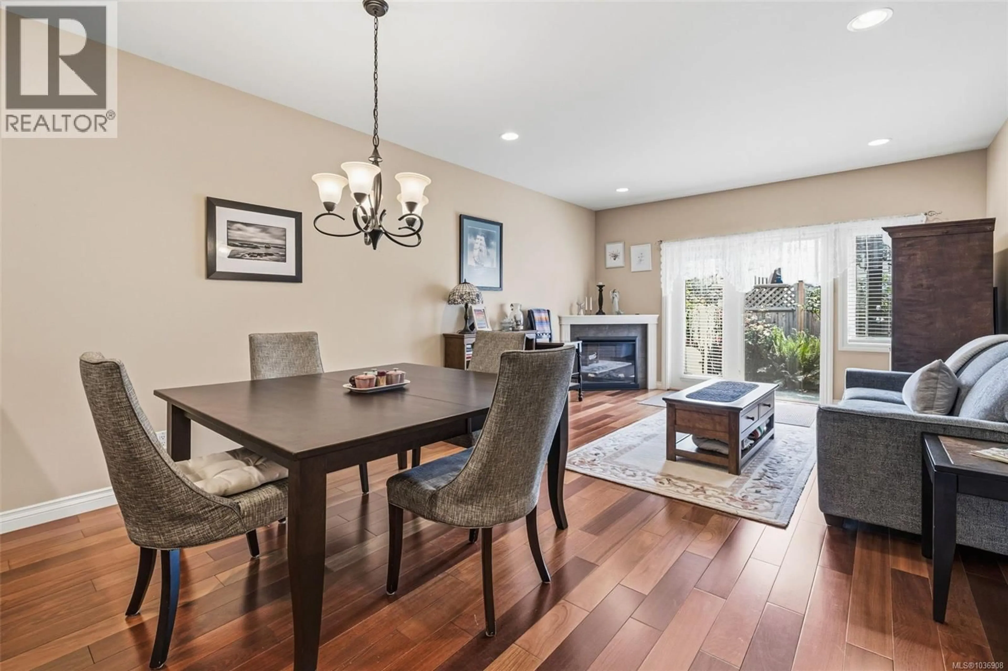 Dining room, wood/laminate floor for 2 - 9625 FIFTH STREET, Sidney British Columbia V8L2W7