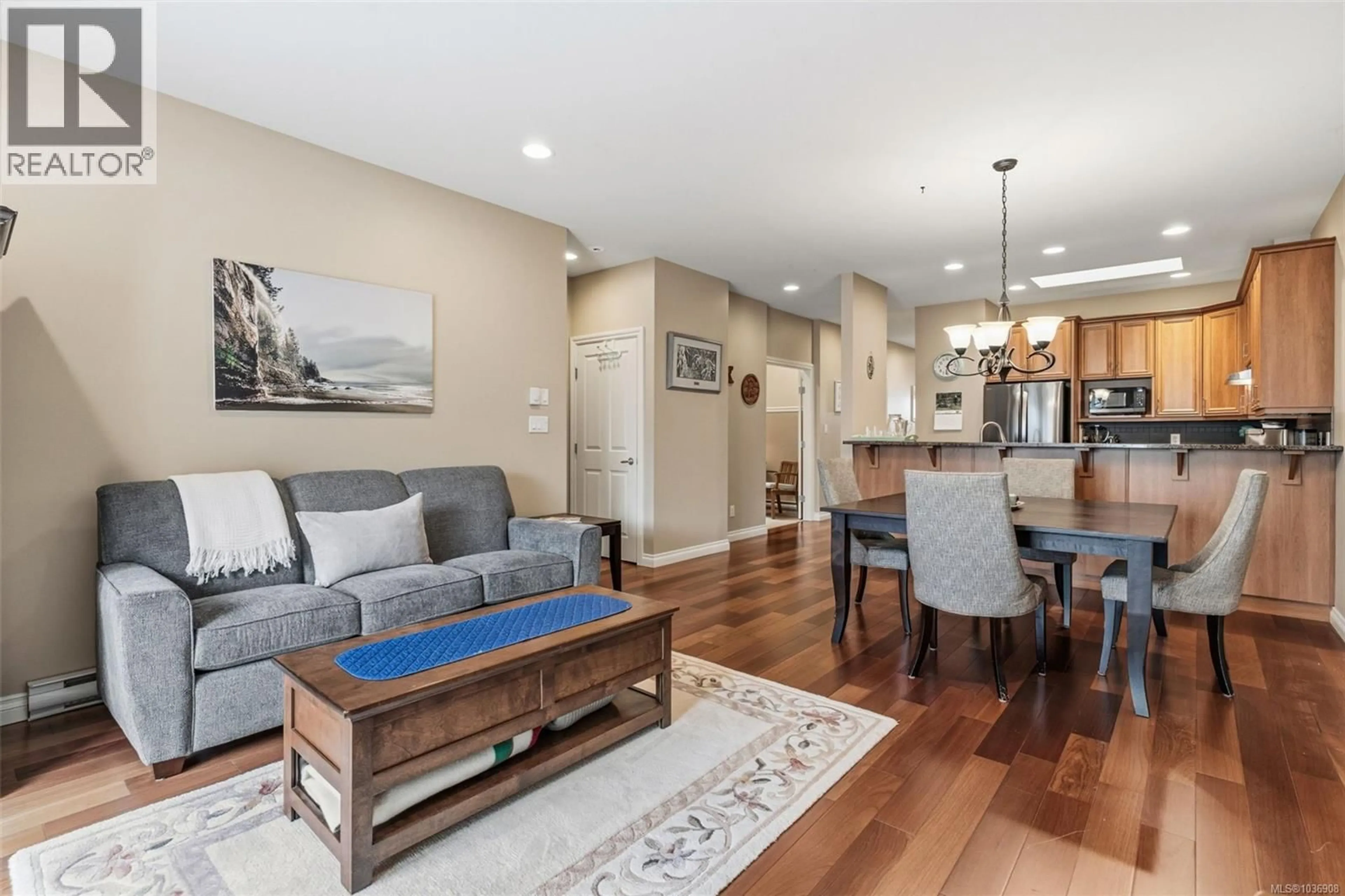Living room with furniture, wood/laminate floor for 2 - 9625 FIFTH STREET, Sidney British Columbia V8L2W7