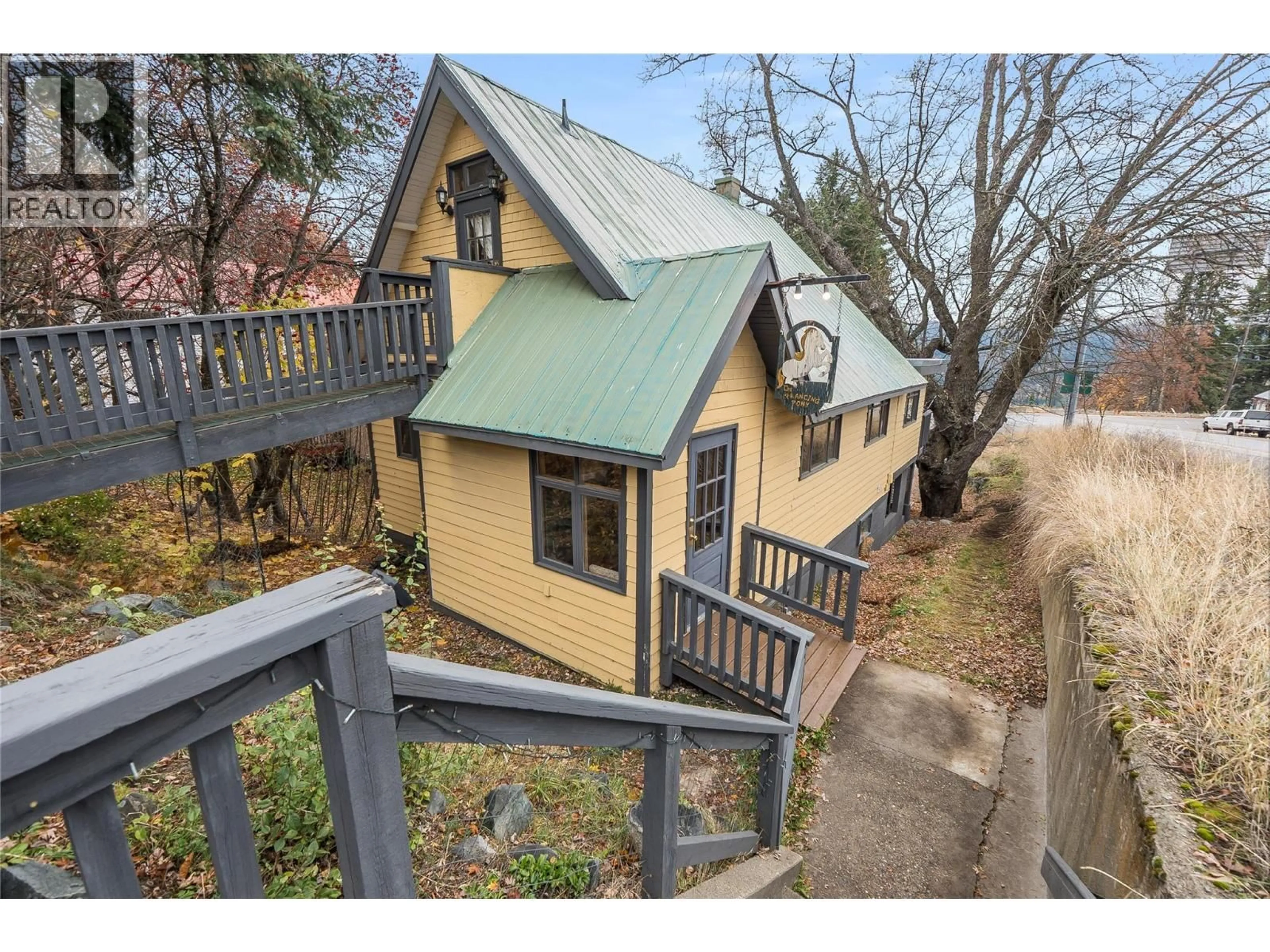 A pic from outside/outdoor area/front of a property/back of a property/a pic from drone, unknown for 2207 COLUMBIA AVENUE, Rossland British Columbia V0G1Y0