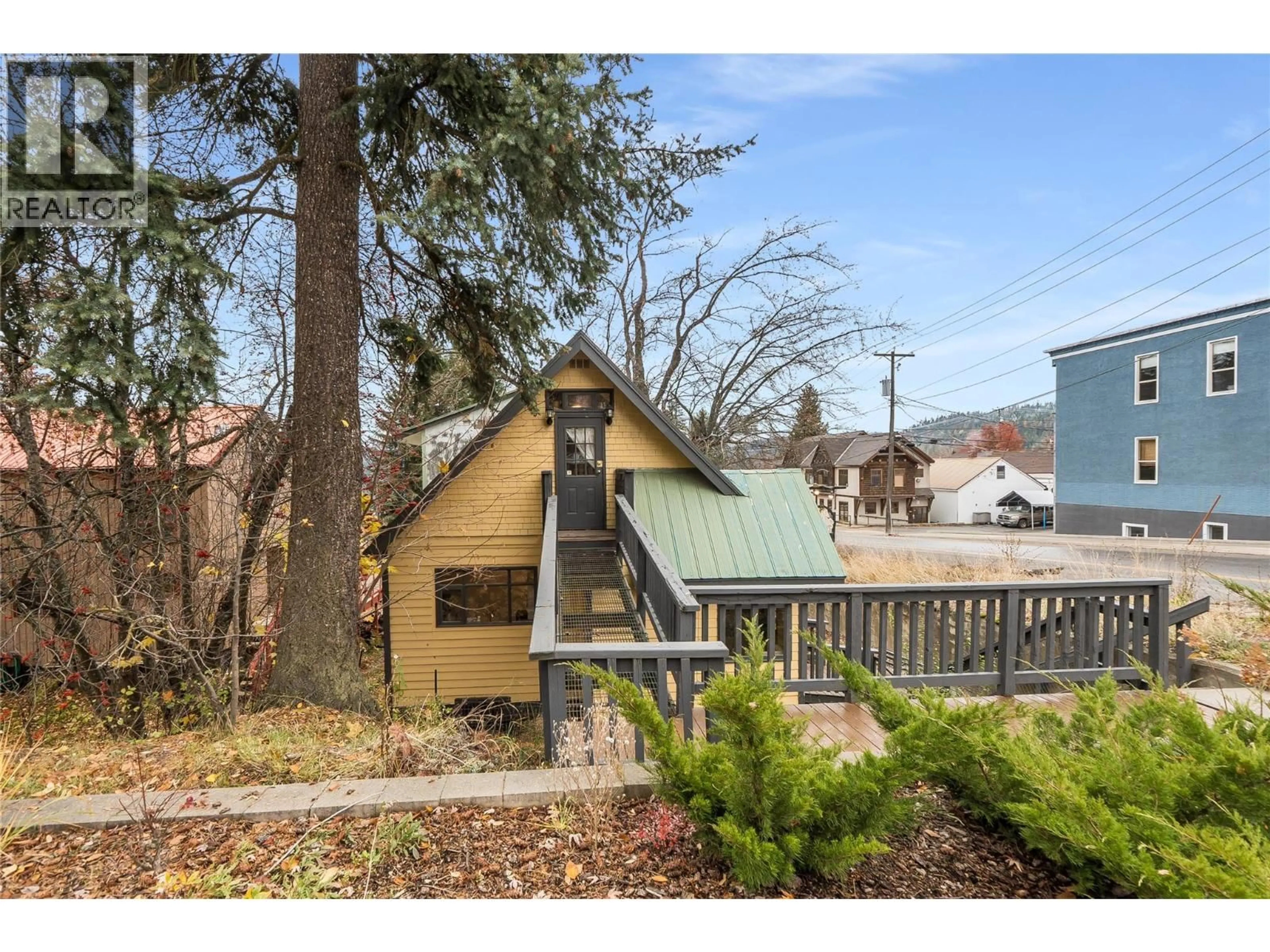 A pic from outside/outdoor area/front of a property/back of a property/a pic from drone, mountain view for 2207 COLUMBIA AVENUE, Rossland British Columbia V0G1Y0