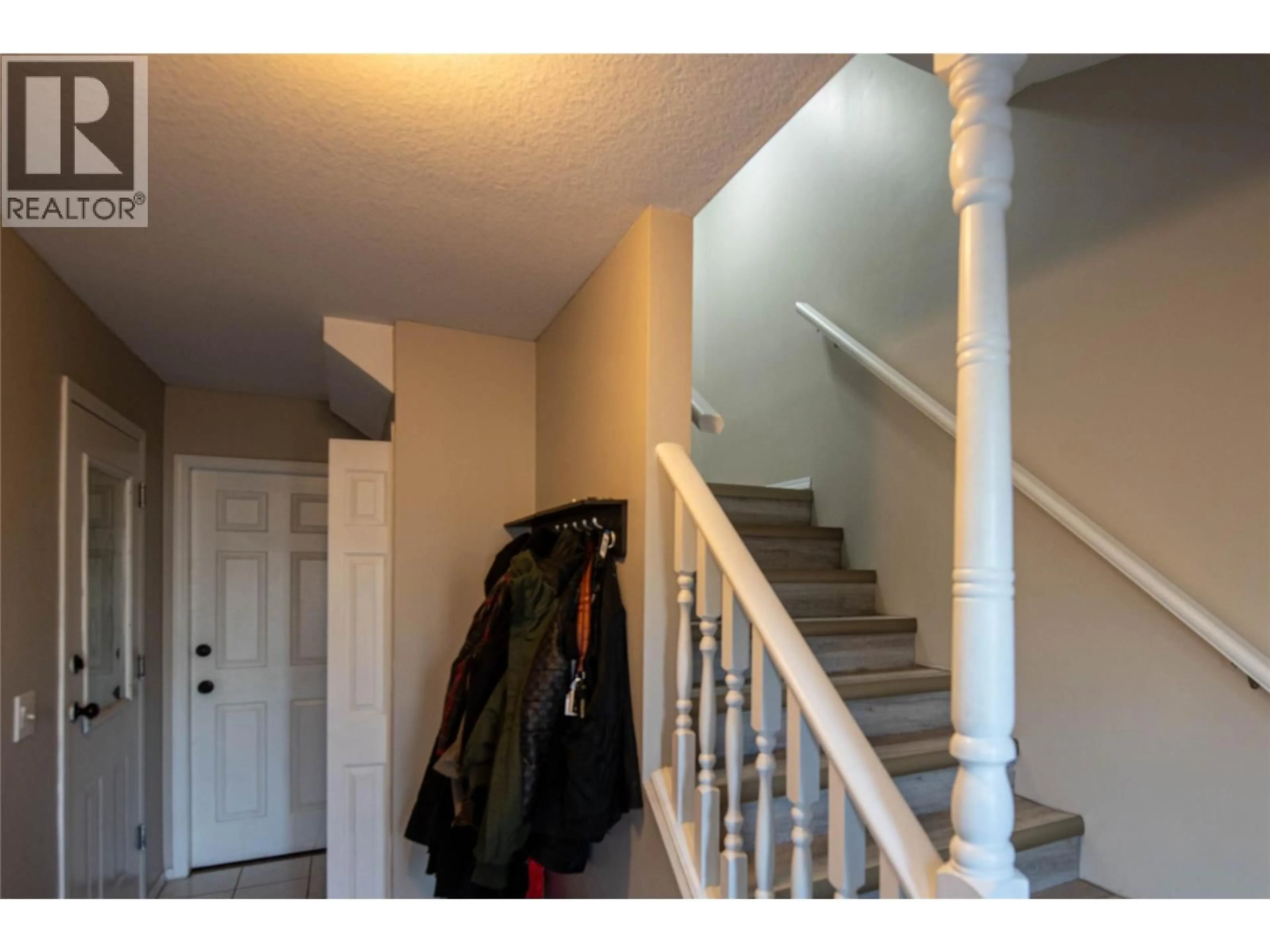 Indoor entryway for 883 EVERGREEN PLACE, Kamloops British Columbia V2B5M7