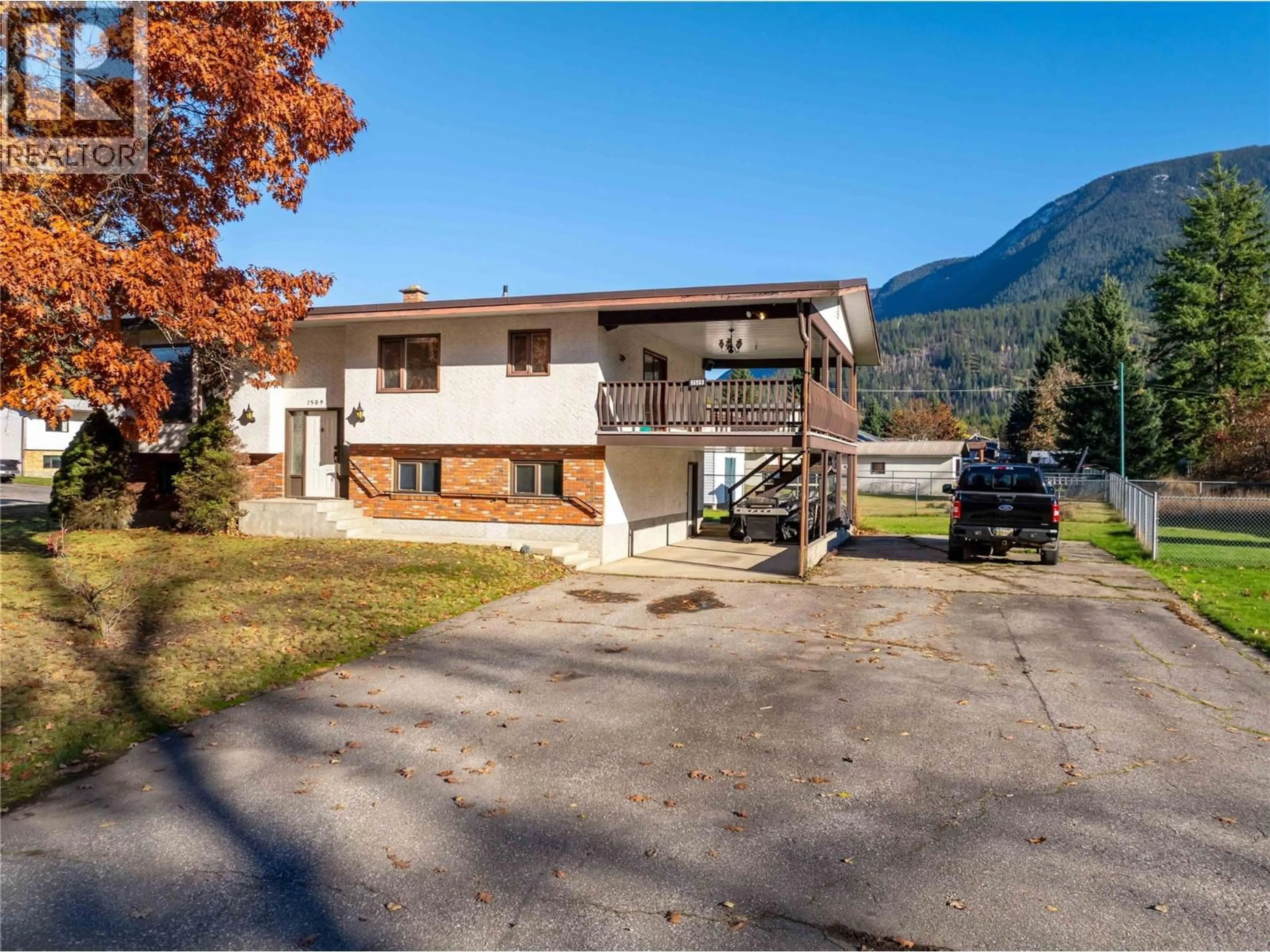 A pic from outside/outdoor area/front of a property/back of a property/a pic from drone, mountain view for 1509 MOUNTAIN VIEW DRIVE, Revelstoke British Columbia V0E2S1