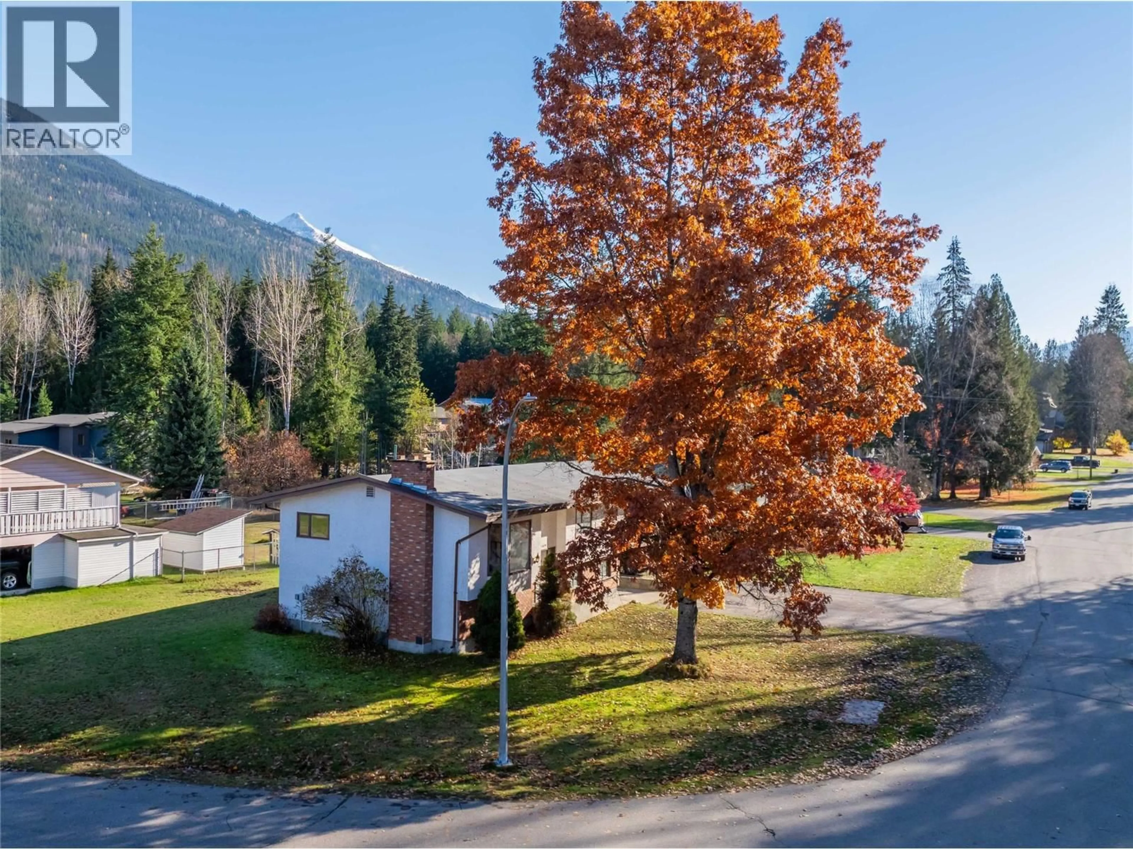 A pic from outside/outdoor area/front of a property/back of a property/a pic from drone, mountain view for 1509 MOUNTAIN VIEW DRIVE, Revelstoke British Columbia V0E2S1