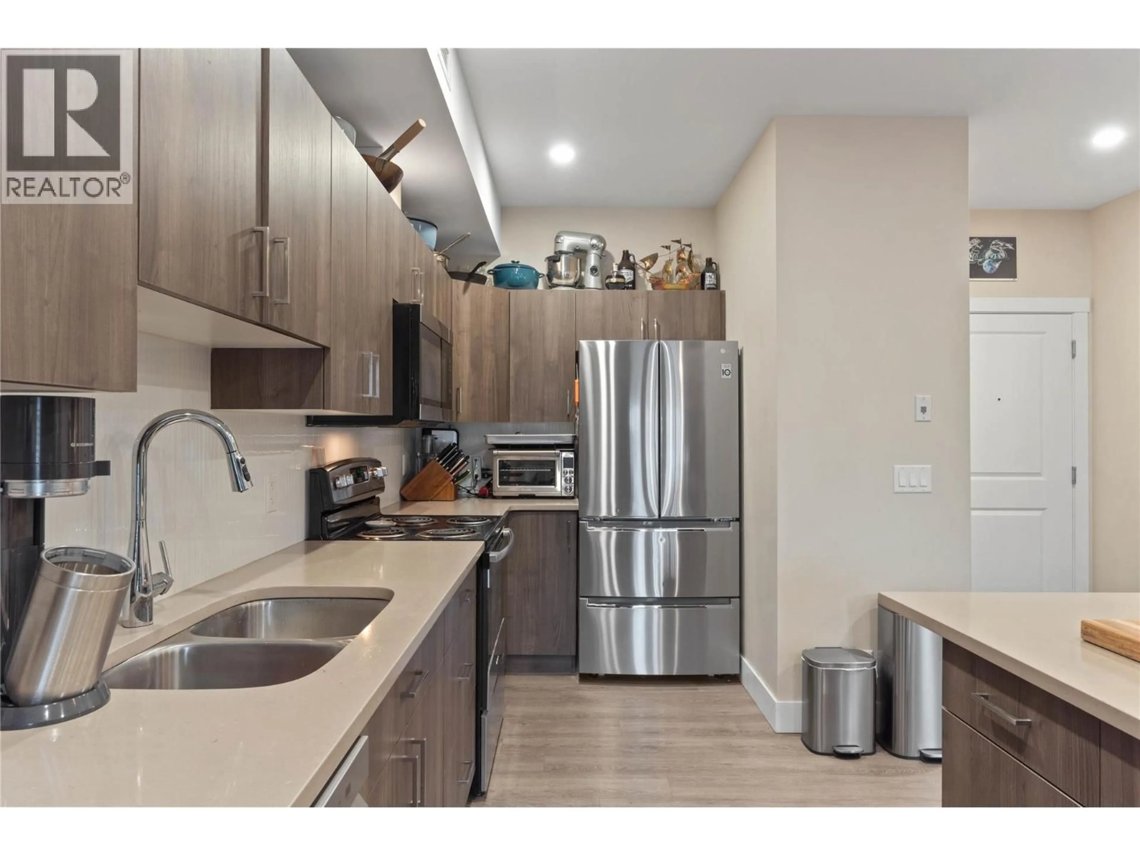 Standard kitchen, unknown for 204 - 777 BATTLE STREET, Kamloops British Columbia V2C2M6