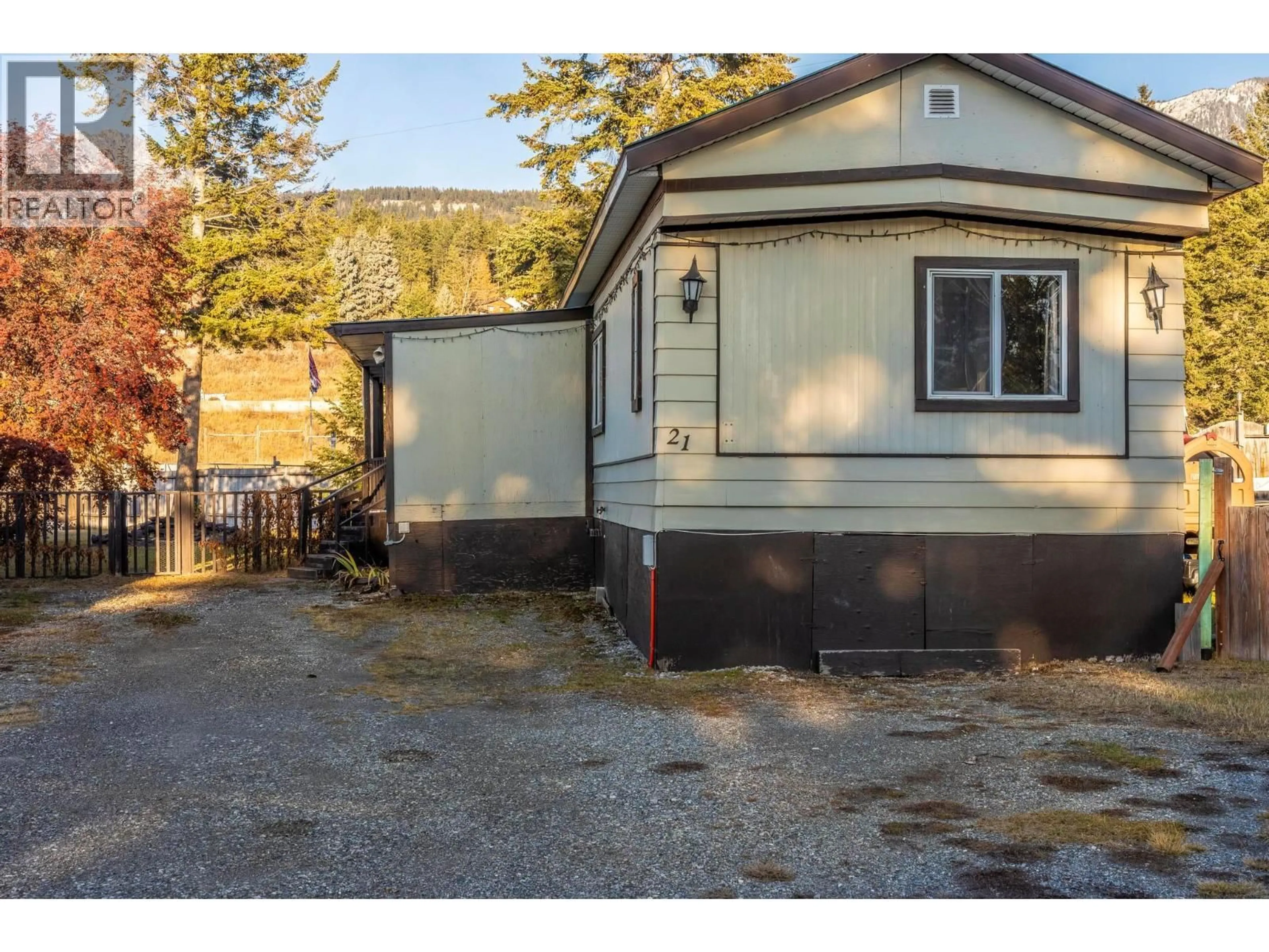 Home with vinyl exterior material, street for 21 - 1422 GOLDEN VIEW ROAD, Golden British Columbia V0A1H0