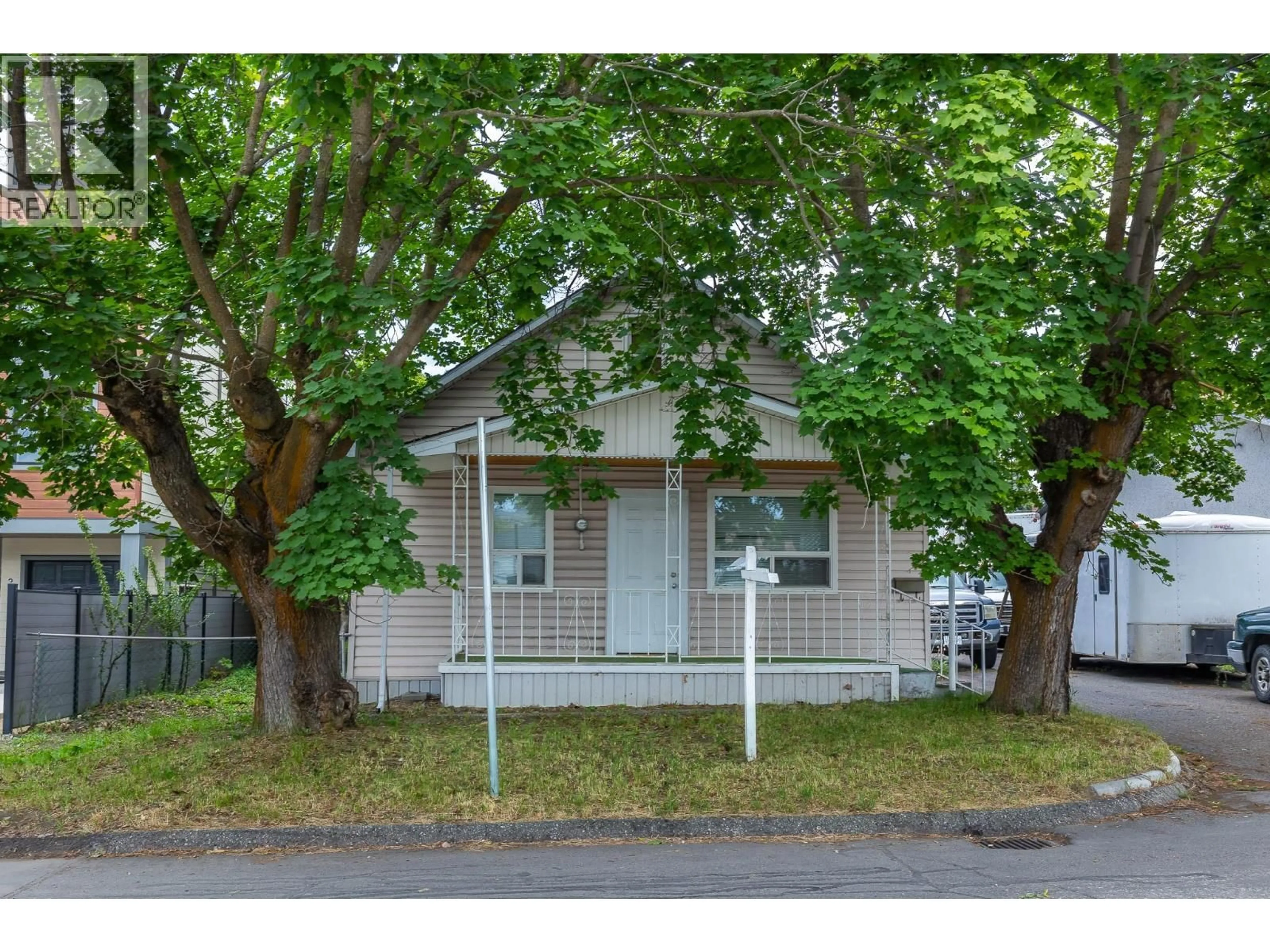 Home with vinyl exterior material, street for 3905 26 STREET, Vernon British Columbia V1T3J2