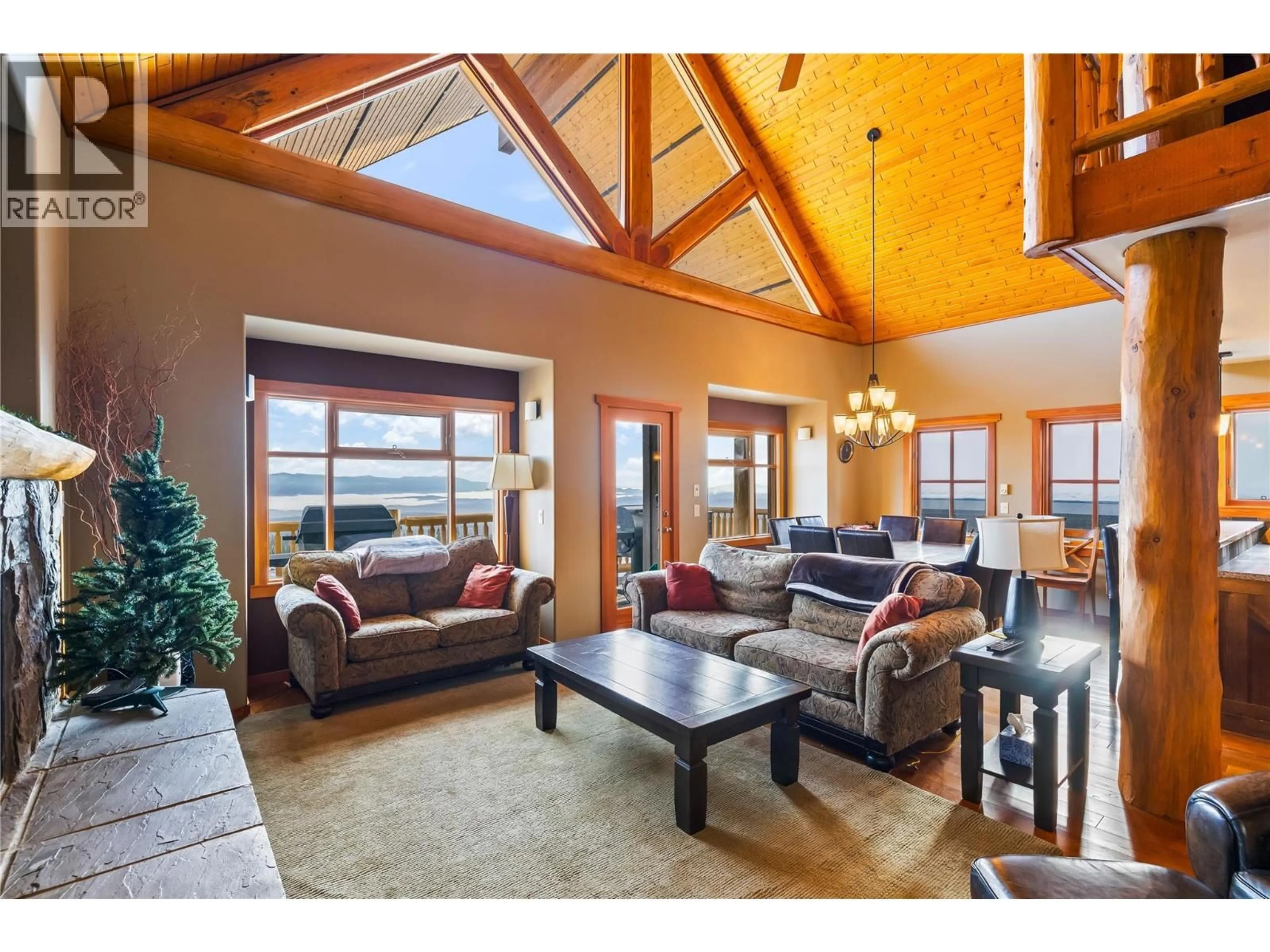 Living room with furniture, wood/laminate floor for 2 - 360 WHITEHORSE LANE, Big White British Columbia V1P1T4