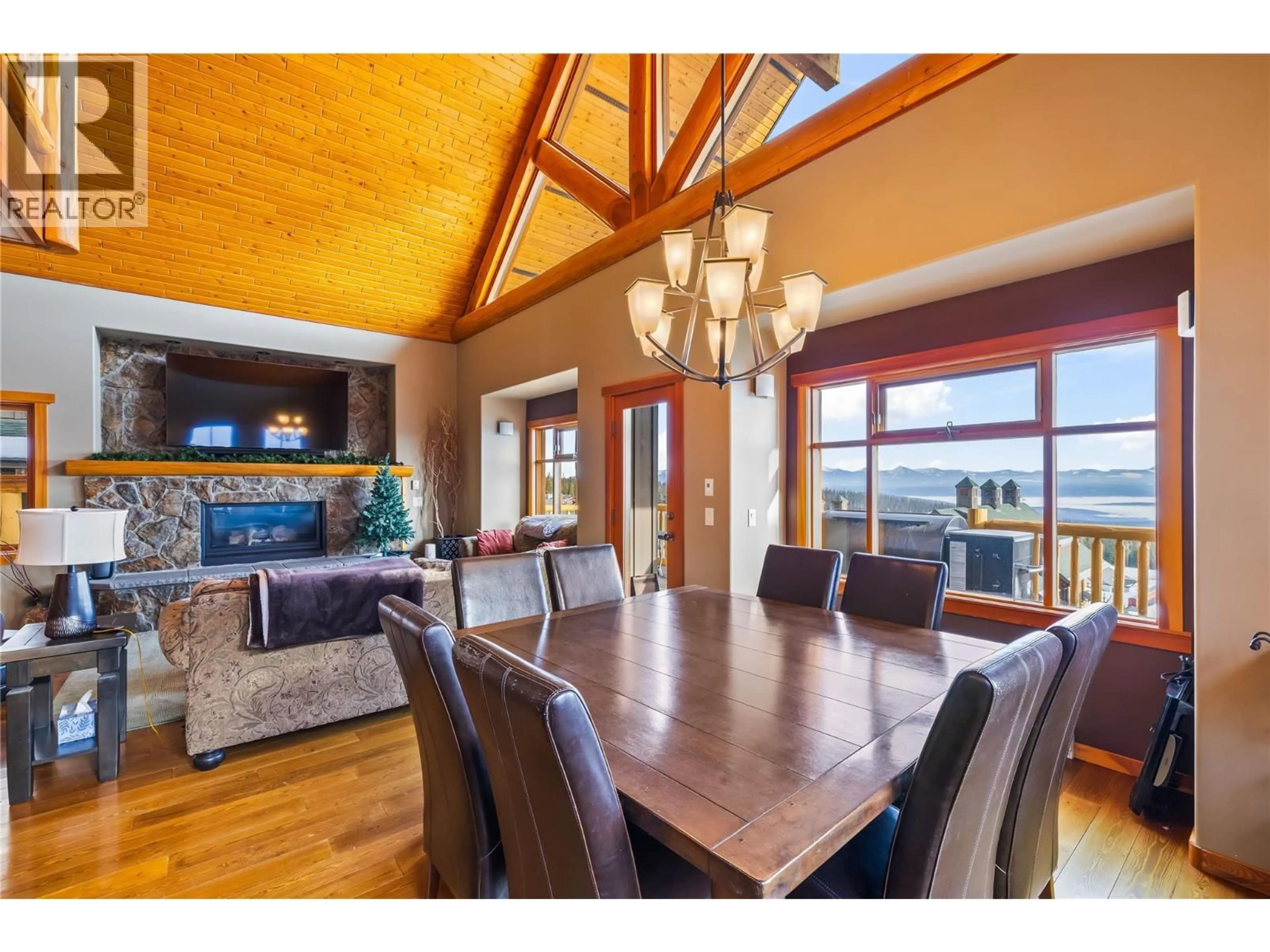 Dining room, wood/laminate floor for 2 - 360 WHITEHORSE LANE, Big White British Columbia V1P1T4