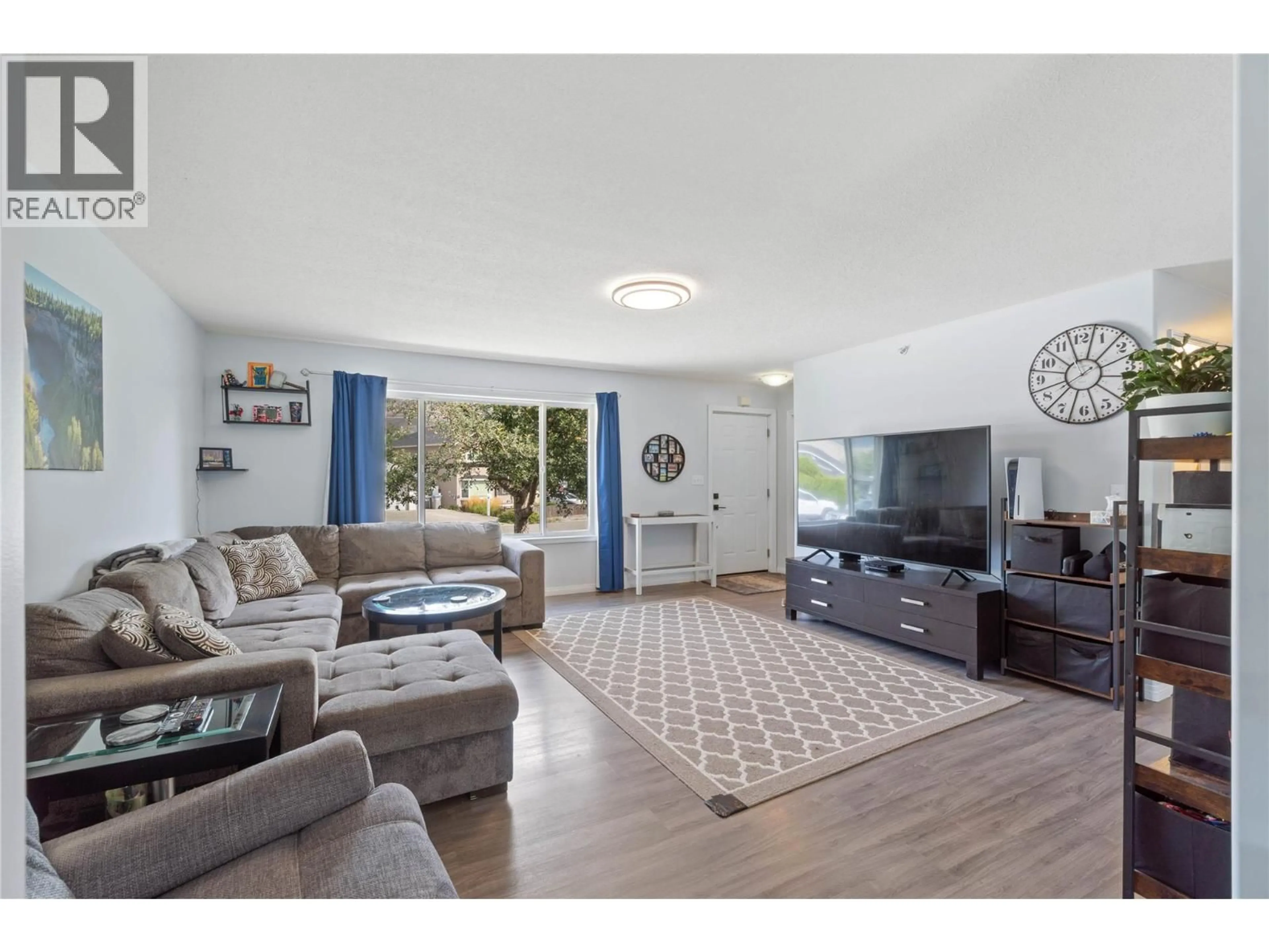 Living room with furniture, unknown for 8871 BADGER DRIVE, Kamloops British Columbia V2C6V2