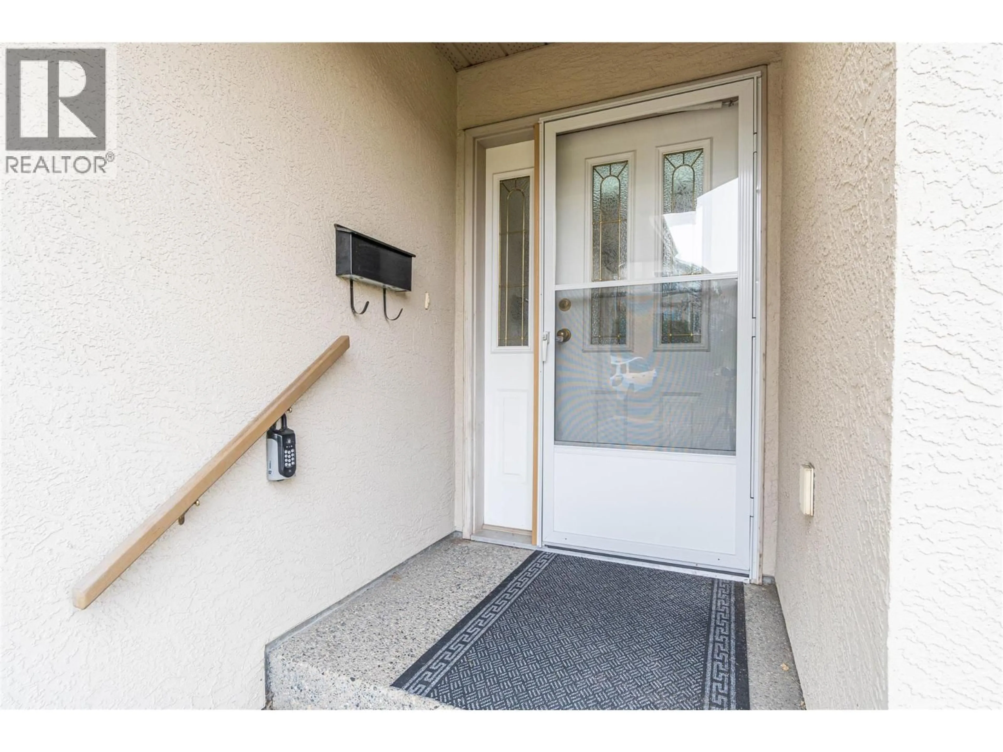 Indoor entryway for 6 - 1575 SPRINGHILL DRIVE, Kamloops British Columbia V2E2N9