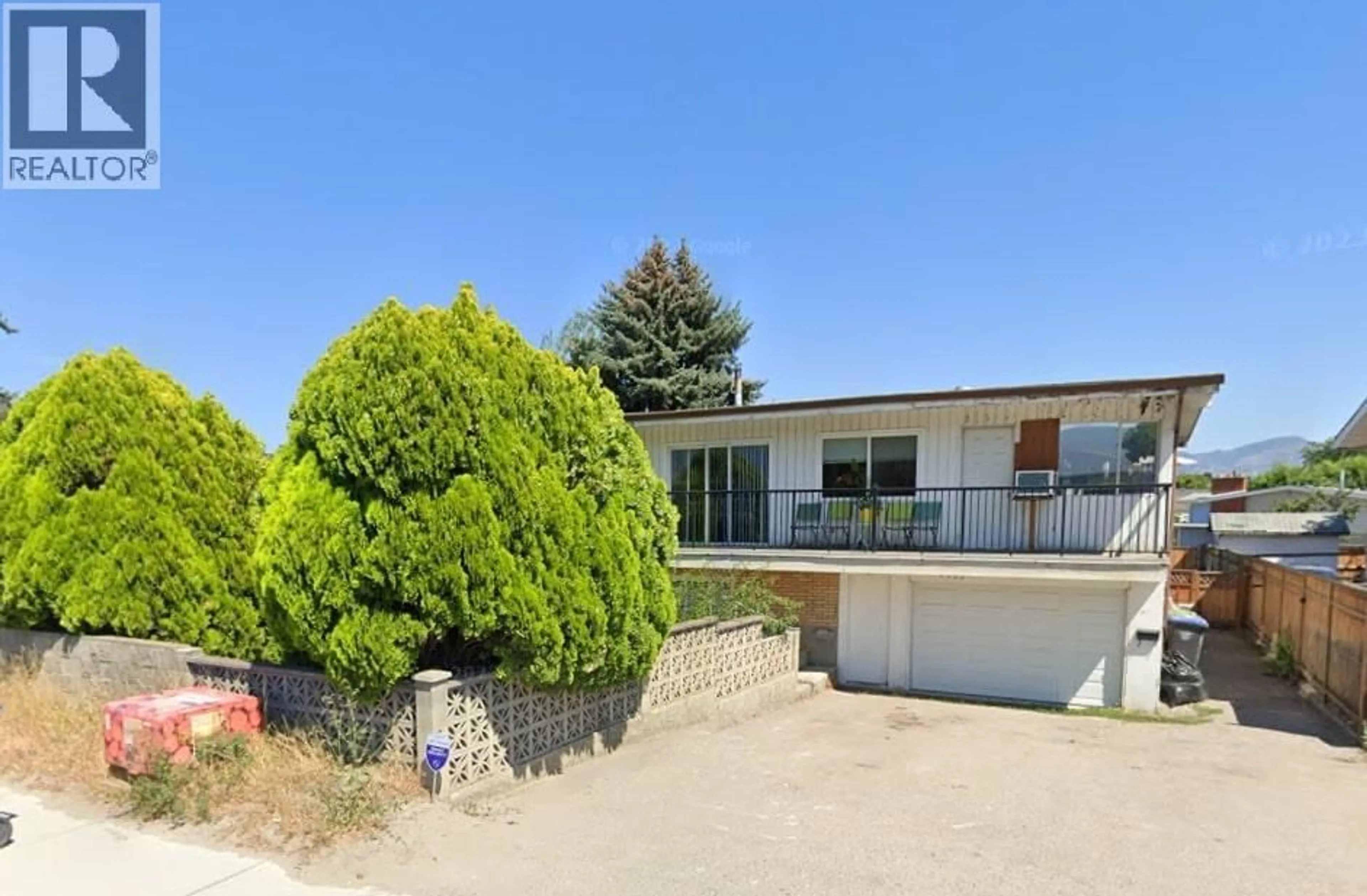 A pic from outside/outdoor area/front of a property/back of a property/a pic from drone, street for 1375 GORDON DRIVE, Kelowna British Columbia V1Y3E9