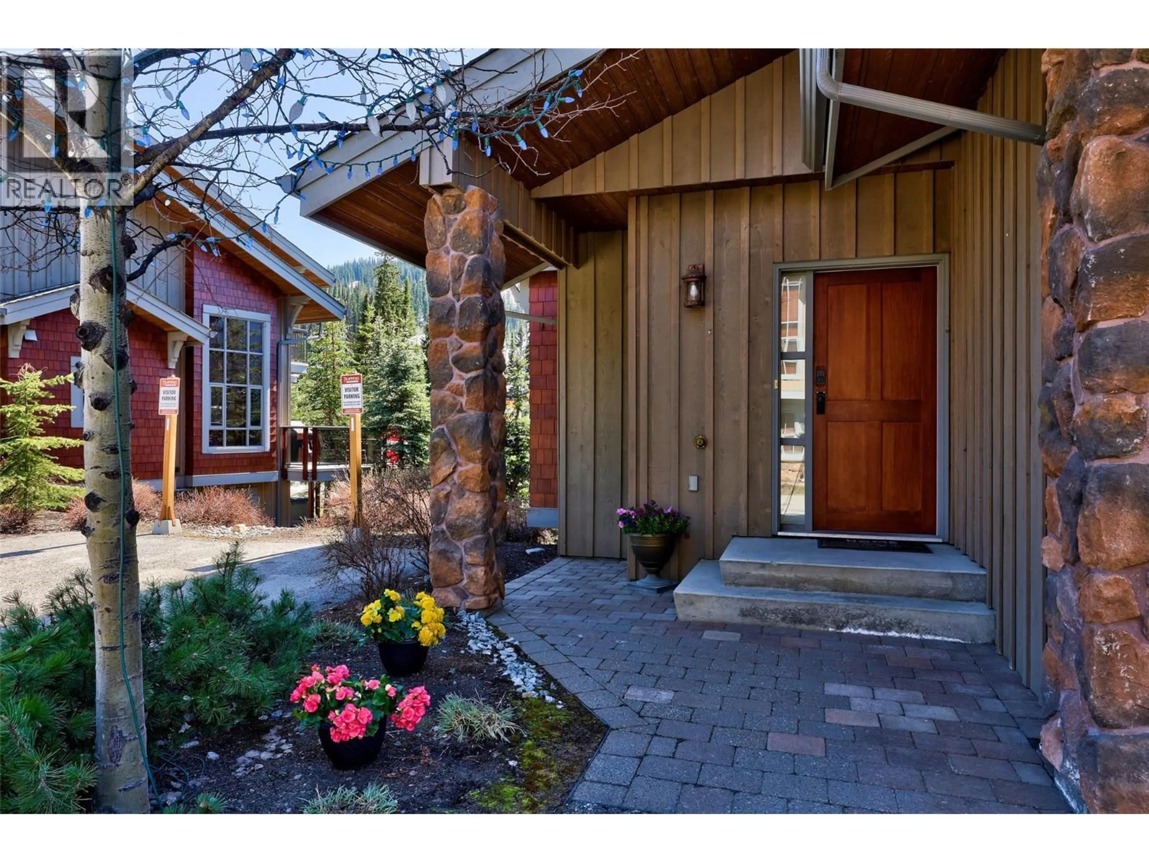 Indoor entryway for 33 - 6015 VALLEY DRIVE, Sun Peaks British Columbia V0E5N0