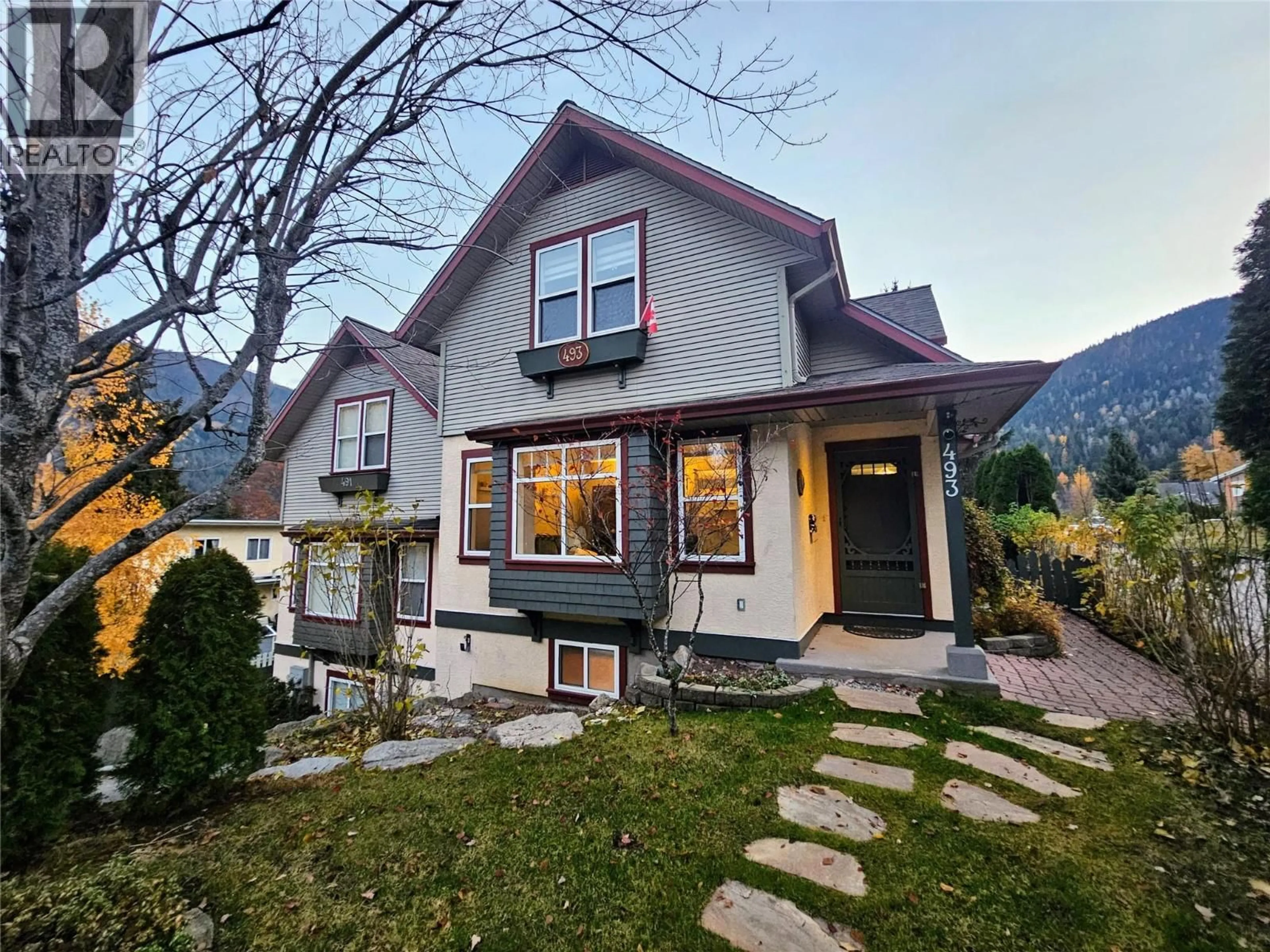 Home with vinyl exterior material, mountain view for 493 RICHARDS STREET WEST, Nelson British Columbia V1L3K2