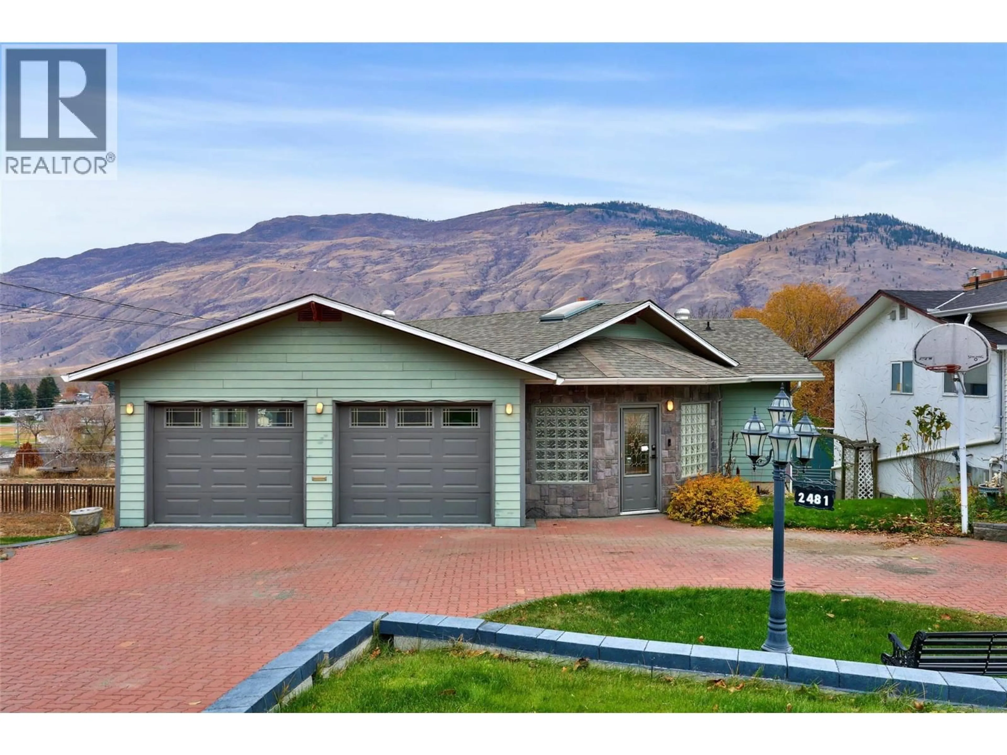 Home with vinyl exterior material, mountain view for 2481 PARKVIEW DRIVE, Kamloops British Columbia V2B7J3