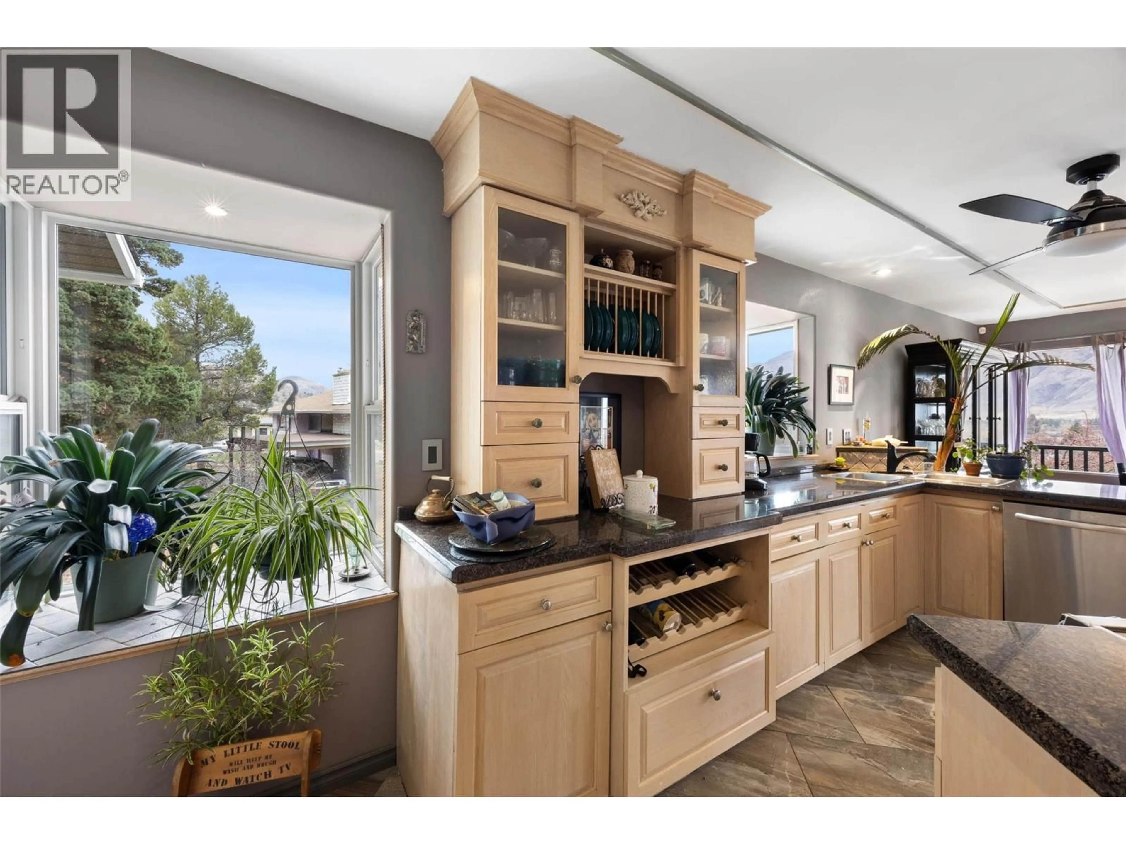 Open concept kitchen, unknown for 2481 PARKVIEW DRIVE, Kamloops British Columbia V2B7J3