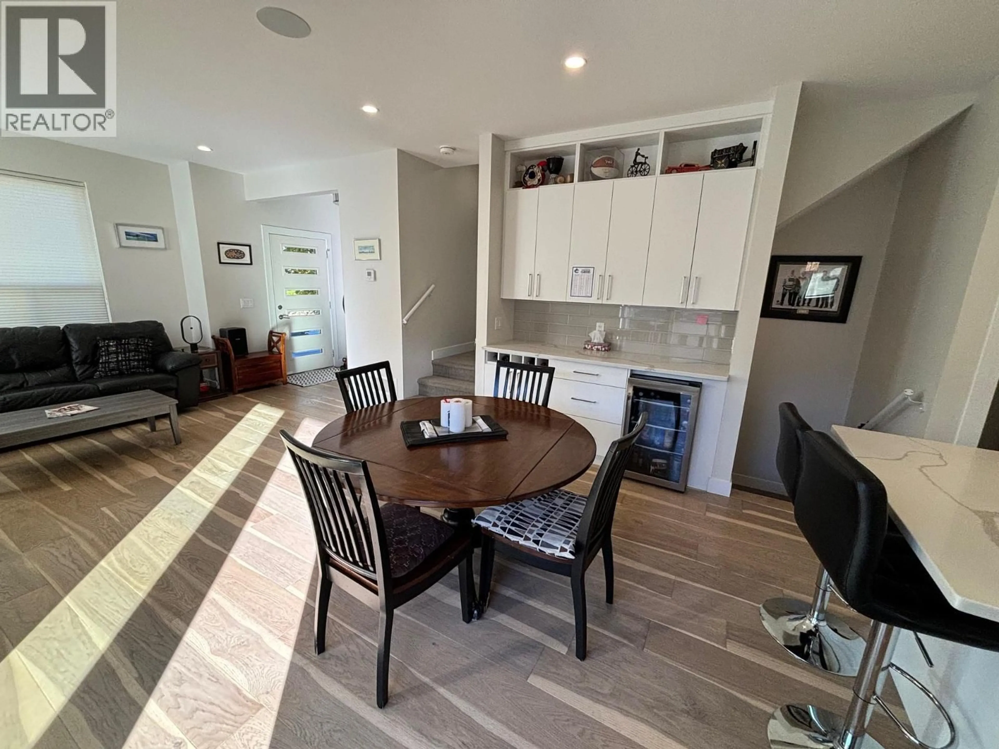 Open concept kitchen, wood/laminate floor for 813 ROSE AVENUE, Kelowna British Columbia V1Y5K3