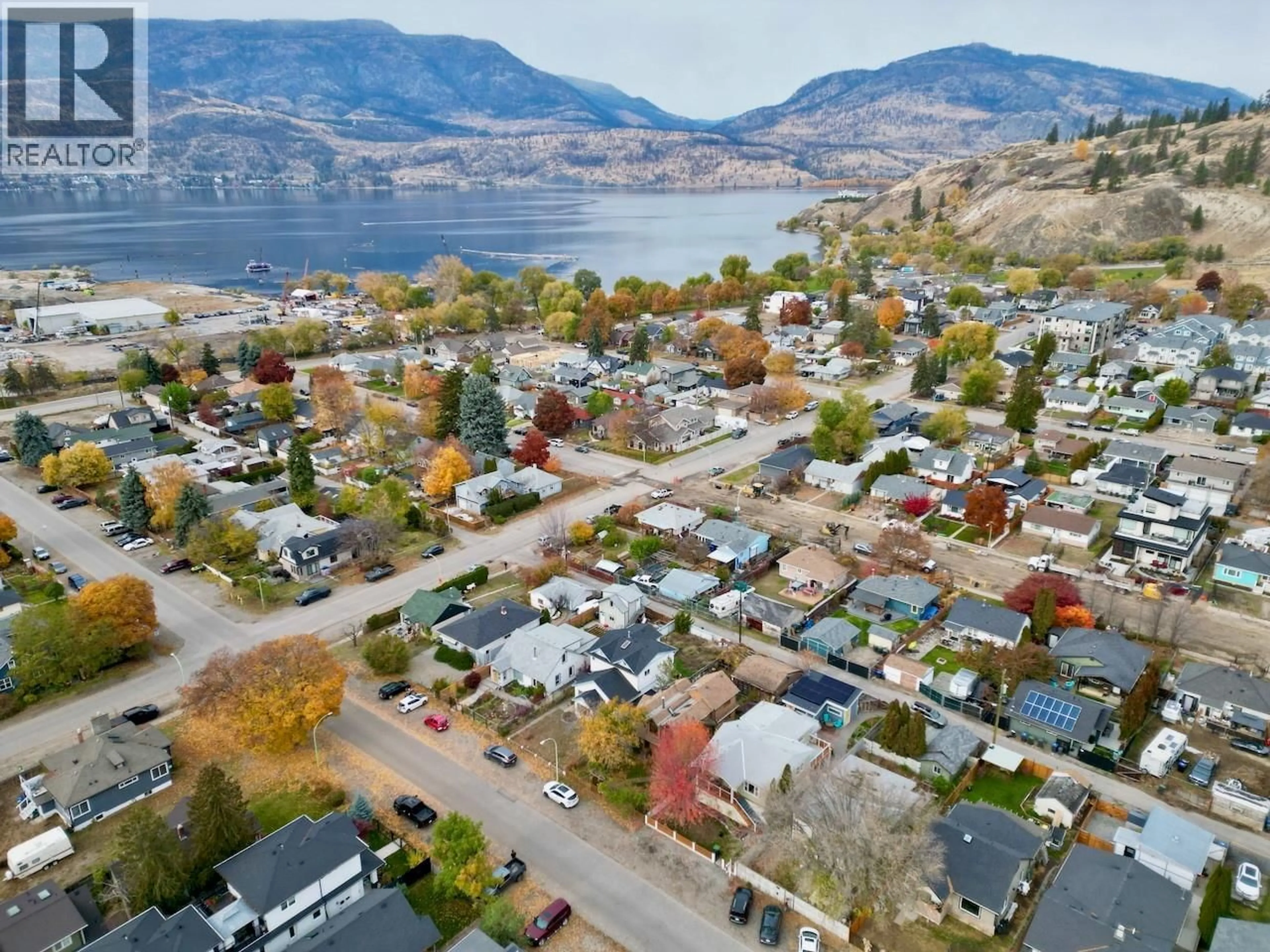 A pic from outside/outdoor area/front of a property/back of a property/a pic from drone, unknown for 640 ROANOKE AVENUE, Kelowna British Columbia V1Y7K8