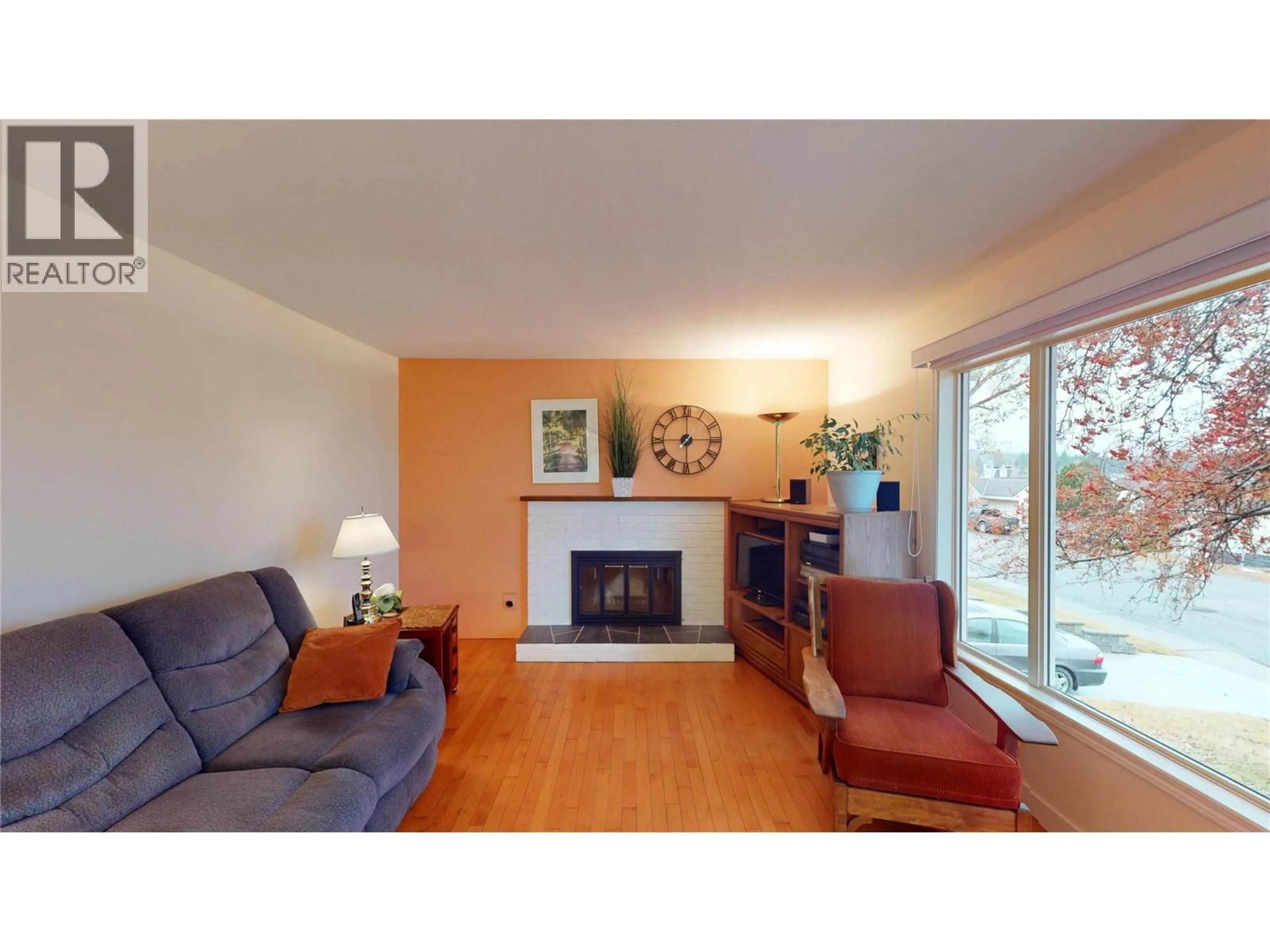 Living room with furniture, wood/laminate floor for 312 18TH AVENUE SOUTH, Cranbrook British Columbia V1C3C3
