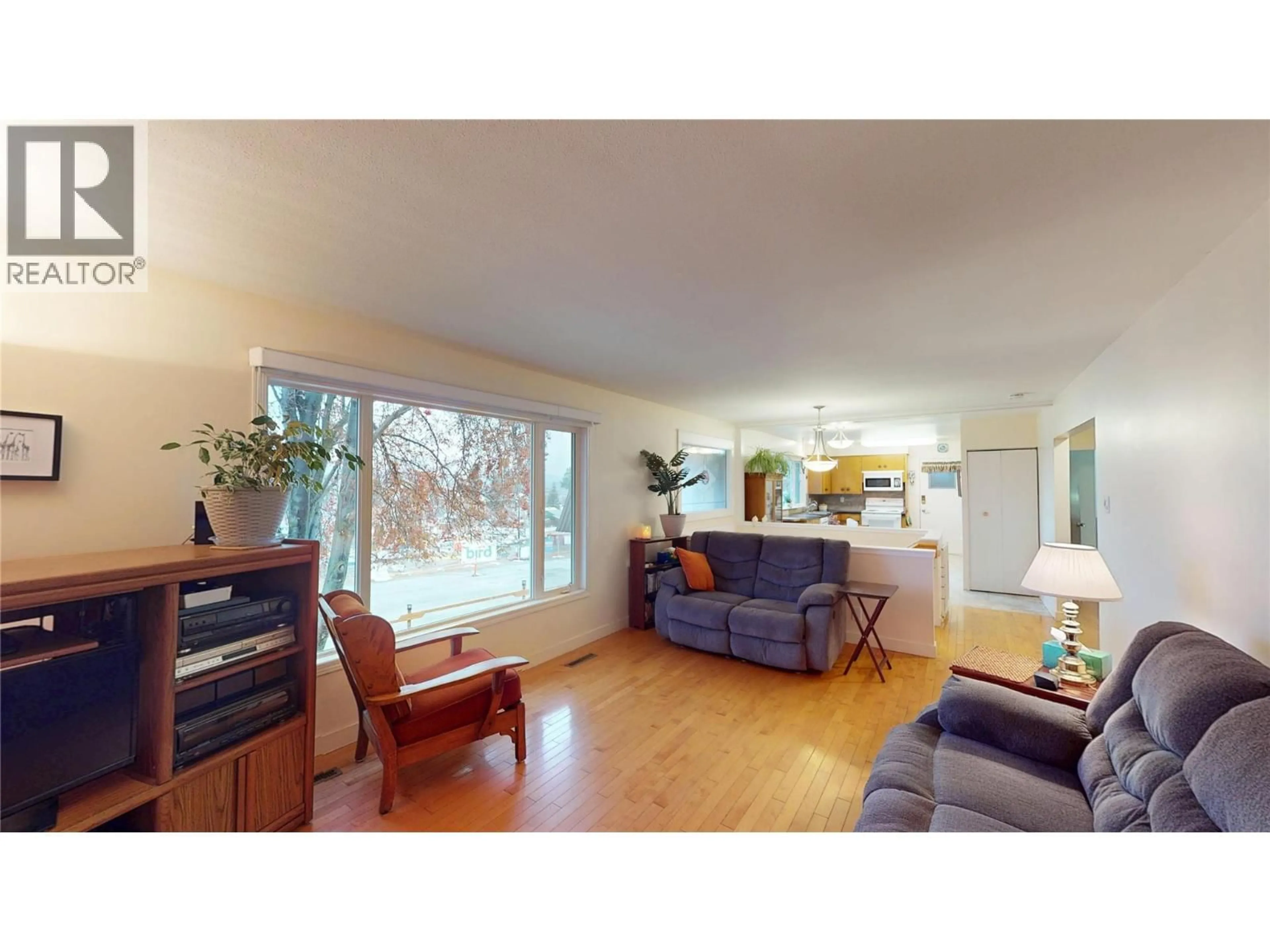 Living room with furniture, wood/laminate floor for 312 18TH AVENUE SOUTH, Cranbrook British Columbia V1C3C3