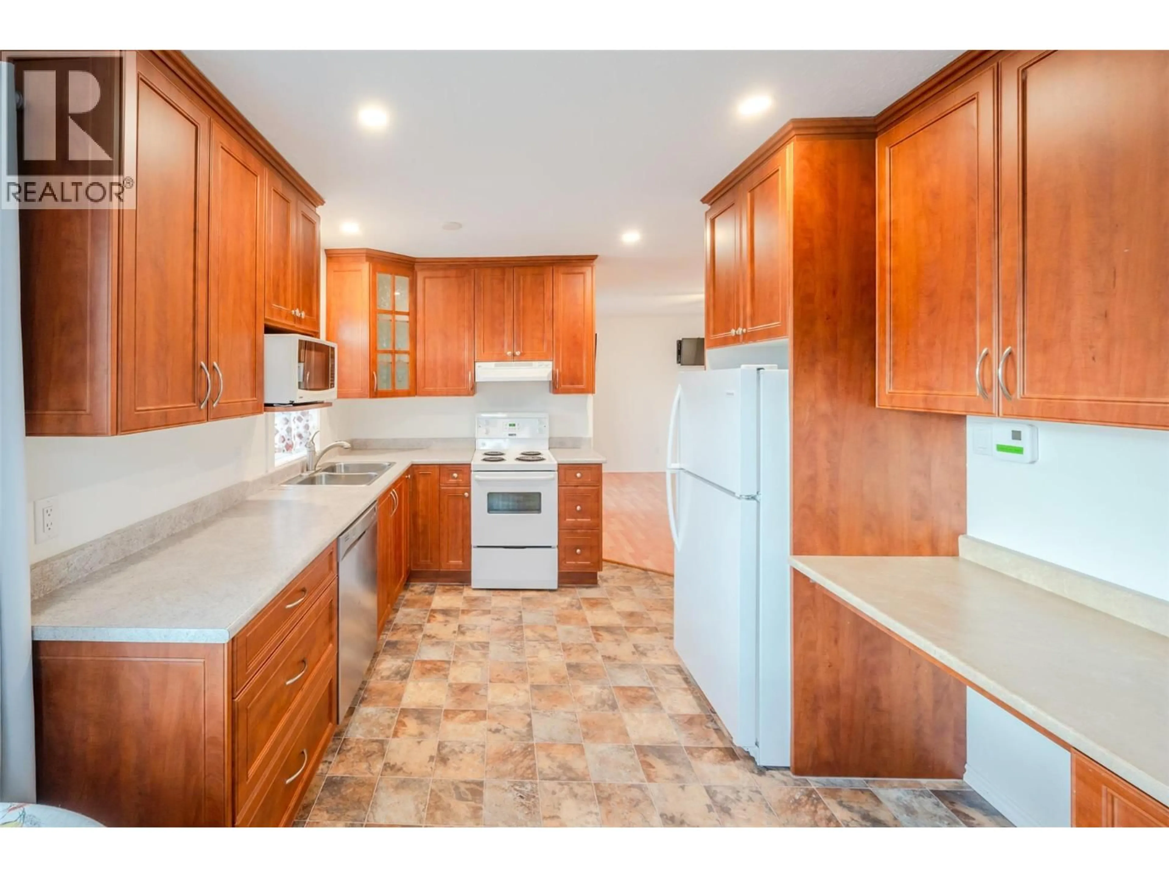 Standard kitchen, unknown for 7 - 8010 VEDETTE DRIVE, Osoyoos British Columbia V0H1V2