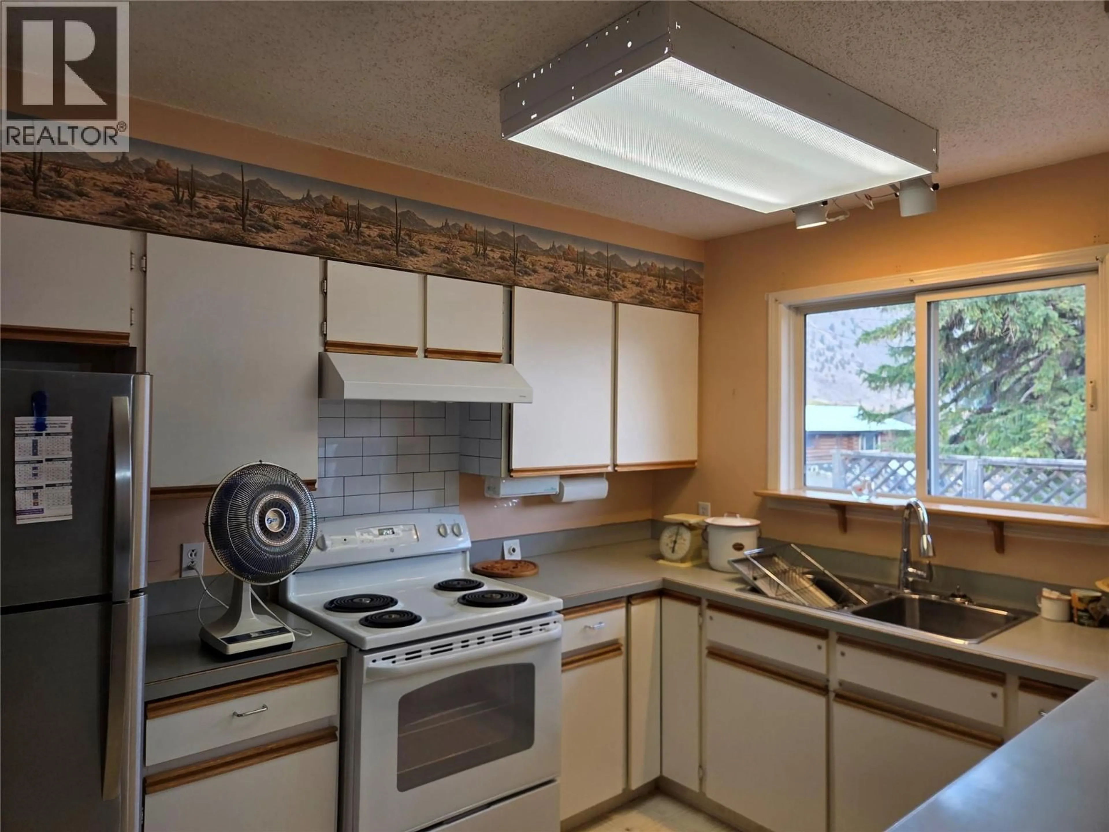 Standard kitchen, unknown for 634 MORRISON DRIVE, Keremeos British Columbia V0X1N5