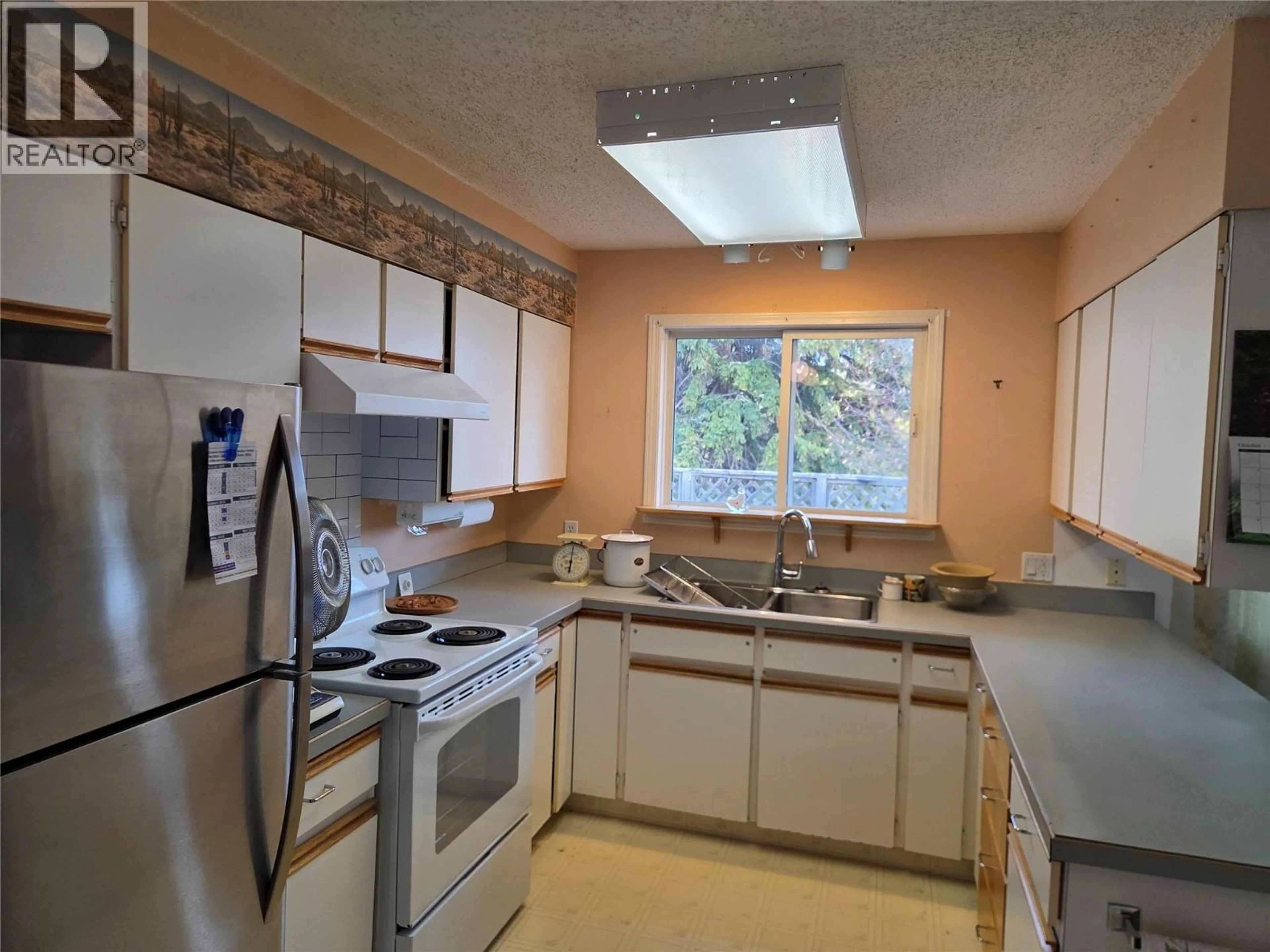 Standard kitchen, unknown for 634 MORRISON DRIVE, Keremeos British Columbia V0X1N5